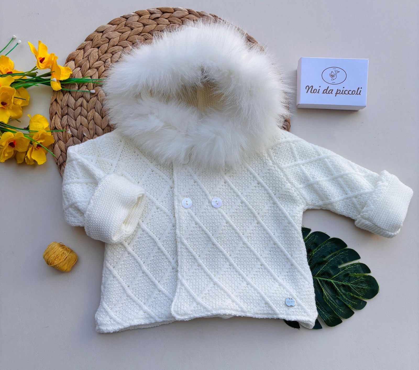 CAPPOTTINO IN MAGLIA FILATO CALDO PANNA