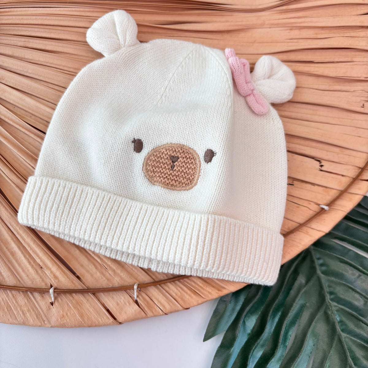 CAPPELLO IN FILATO CALDO ROSA con orsetto