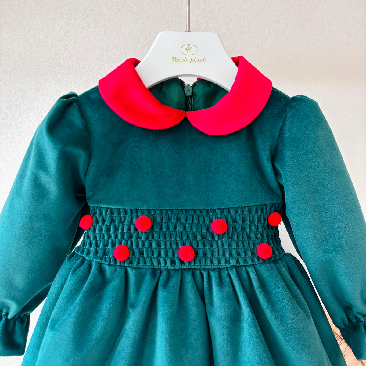 ABITO IN VELLUTO CON PUNTO SMOK VERDE E ROSSO