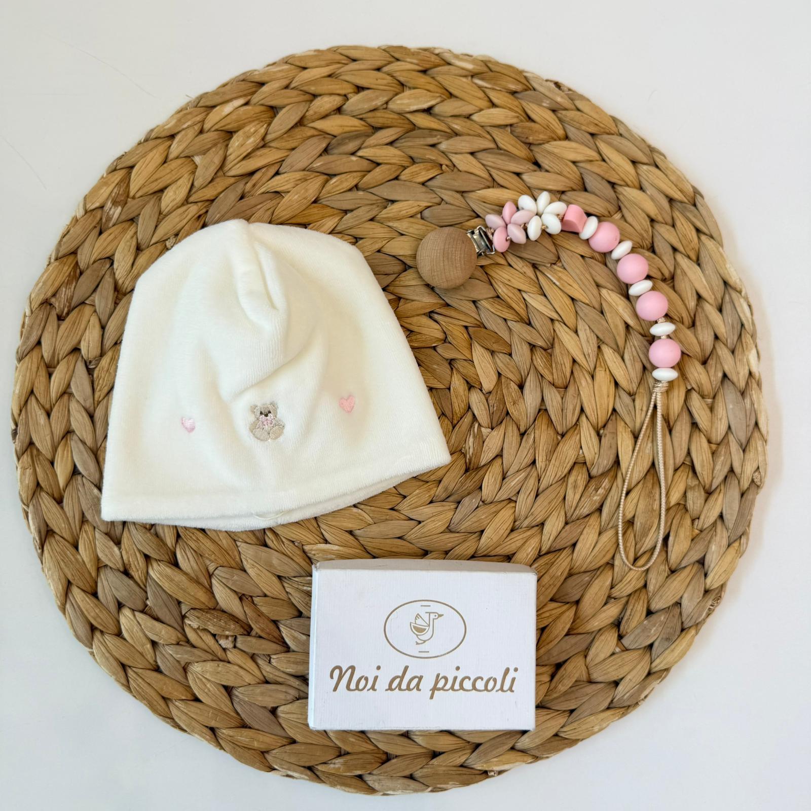 CAPPELLO IN CINIGLIA BIANCO CON CUORICINI E ORSETTI