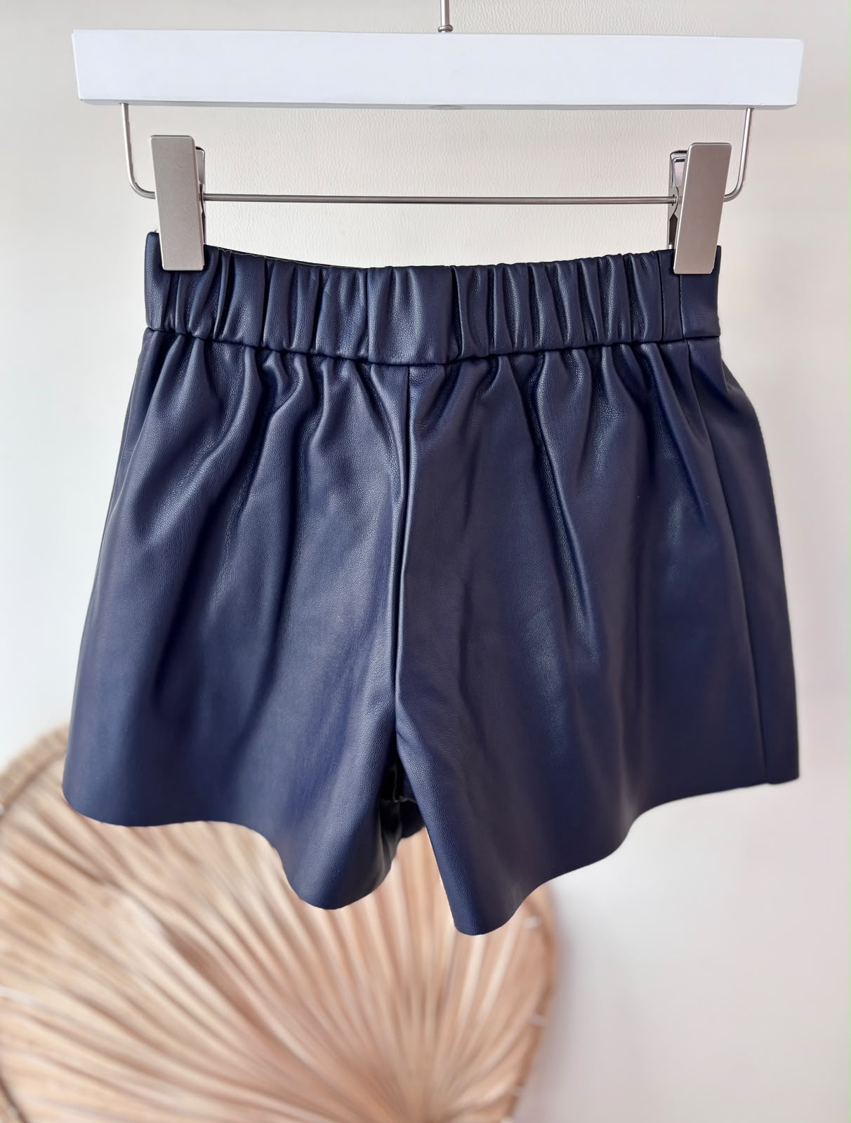 PANTALONCINO  BLU IN PELLE