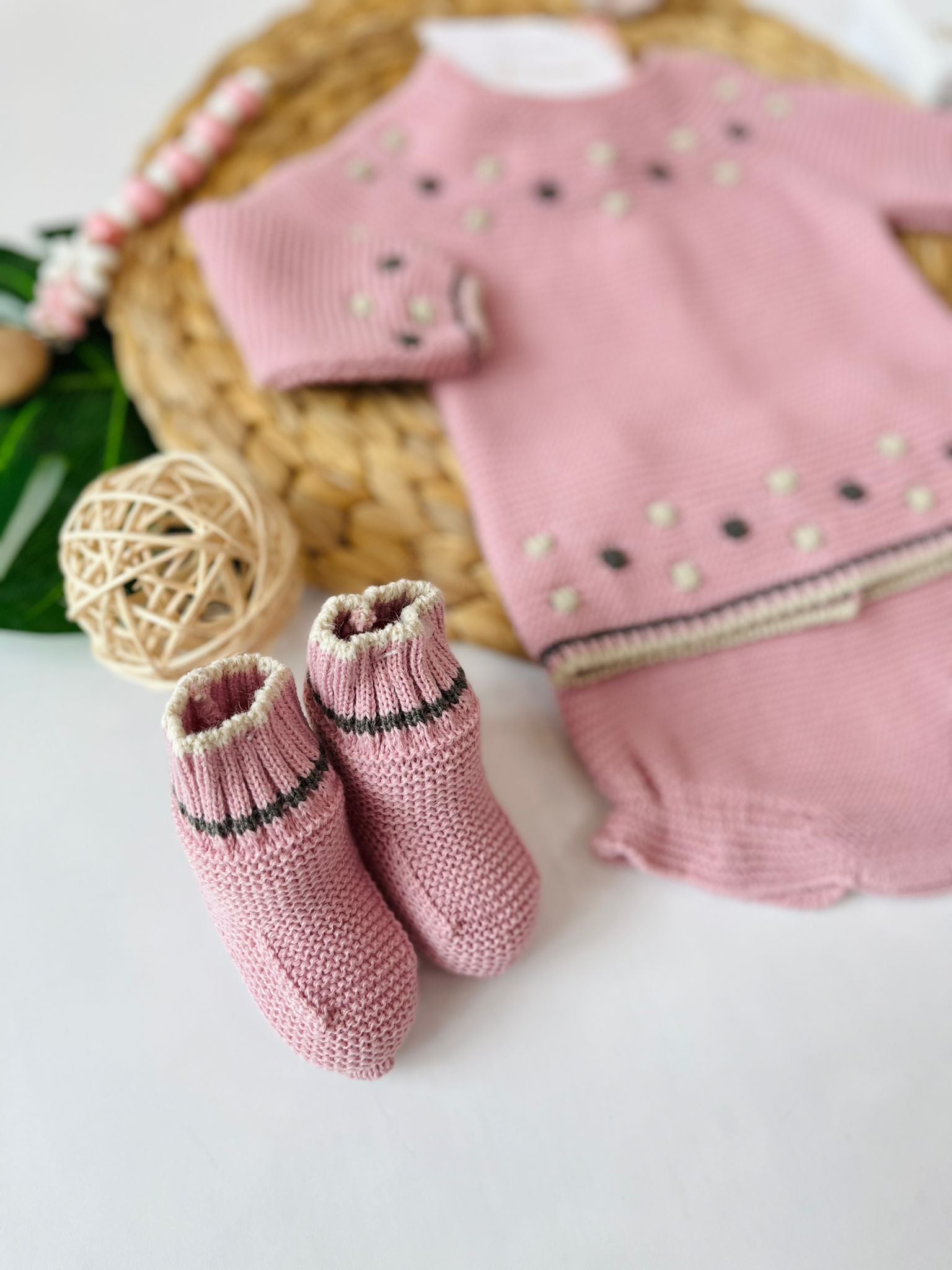 COMPLETO 3 PZ CON BABBUCCIA  ROSA CON POIS BEIGE