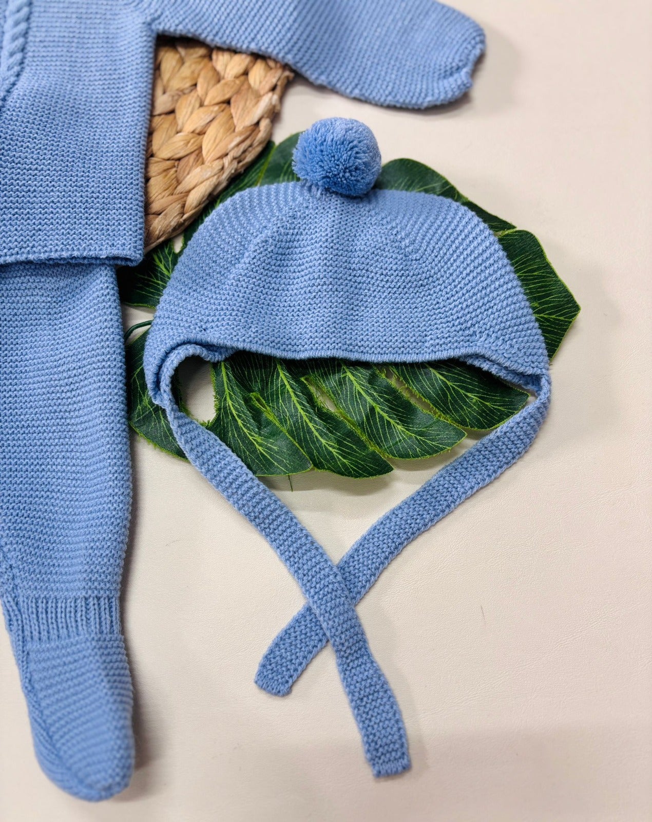 COMPLETO 2PZ CON CAPPELLINO FILATO CALDO CIELO
