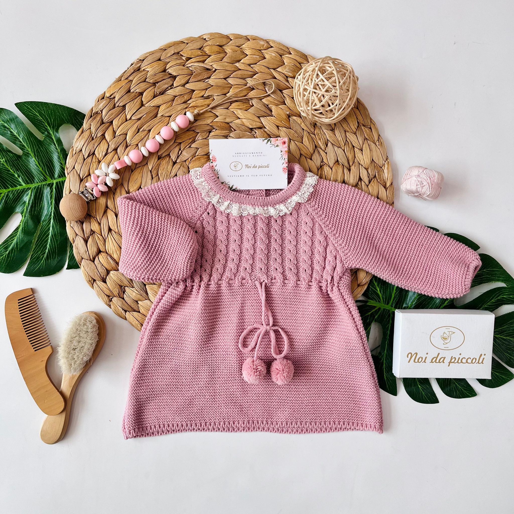 Dress in warm yarn 100% acrylic intense pink braids