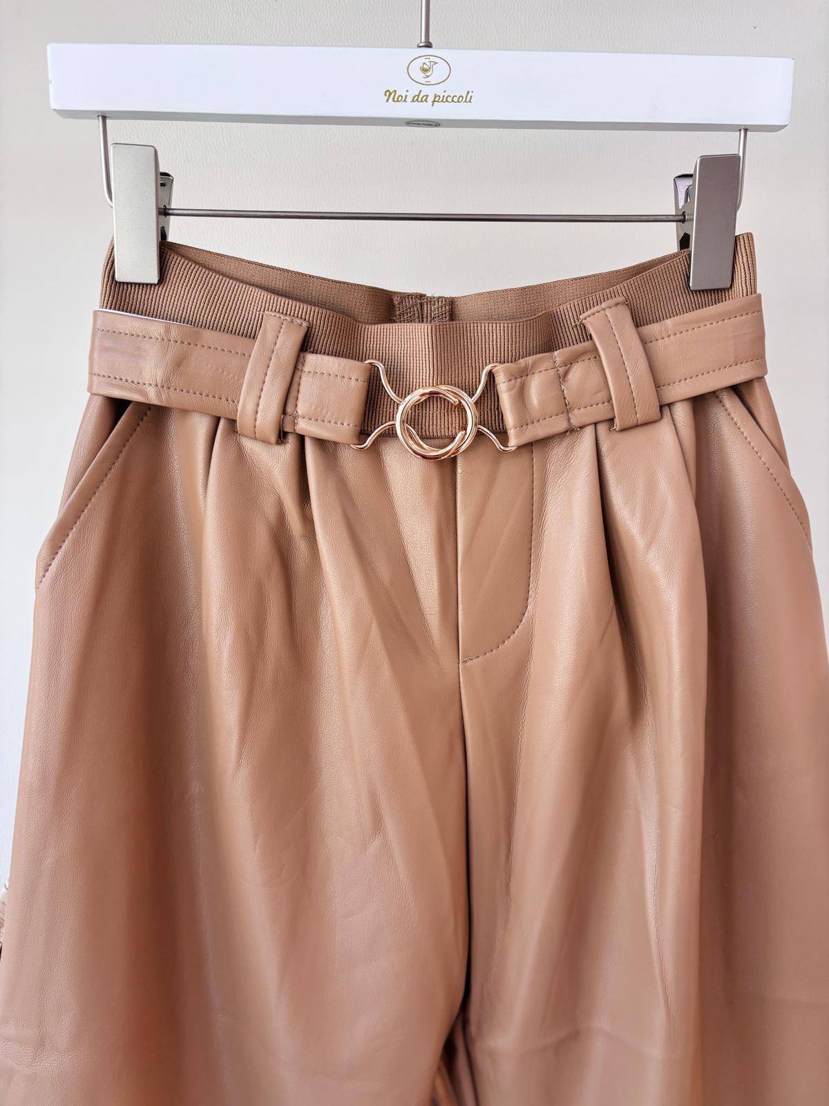 PANTALONE CAMMELLO IN ECOPELLE