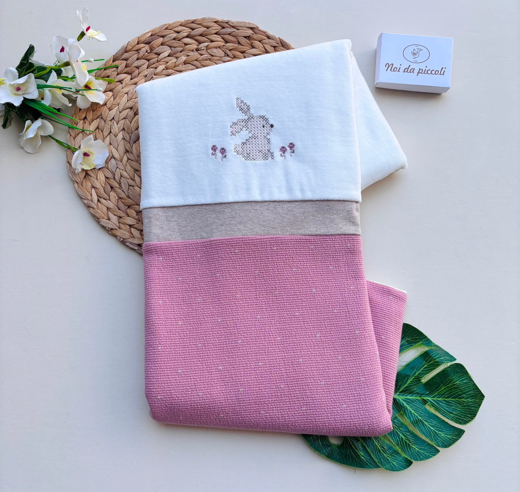 COPERTINA IN CINIGLIA CON CONIGLIETTO BIANCO ROSA