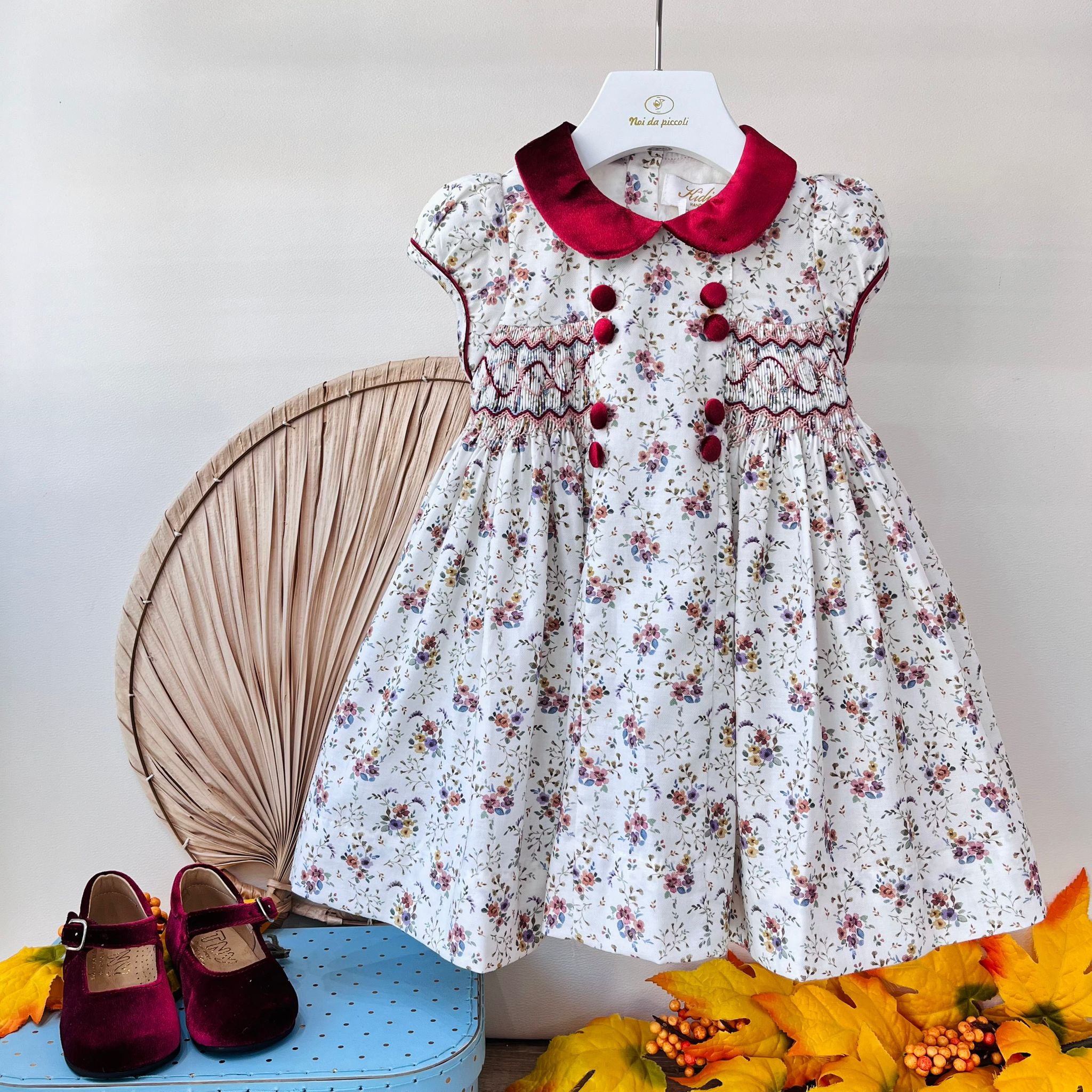 ABITINO A MANICA CORTA FLOREALE CON BOTTONCINI E COLLETTO ROSSO IN VELLUTO BIANCO ROSSO - Noi da piccoli