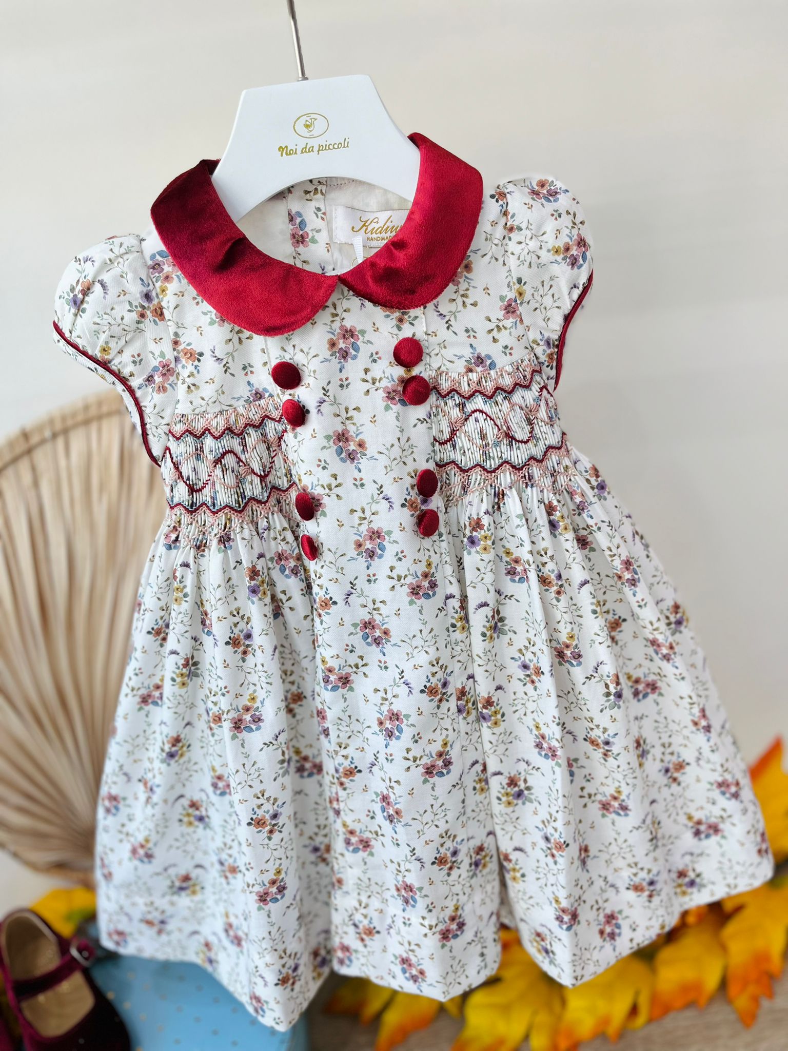 ABITINO A MANICA CORTA FLOREALE CON BOTTONCINI E COLLETTO ROSSO IN VELLUTO BIANCO ROSSO - Noi da piccoli