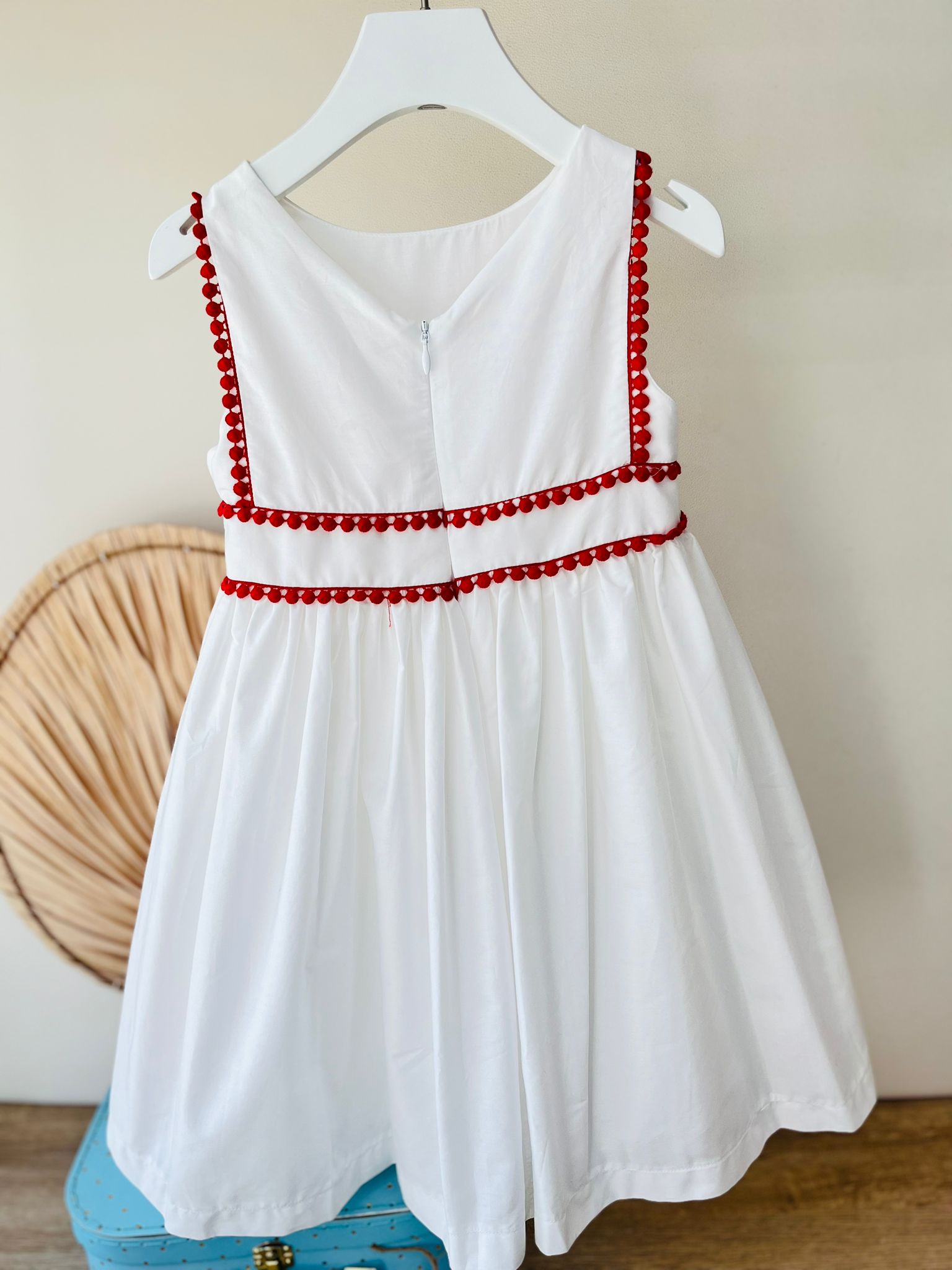 ABITINO BIANCO CON RICAMI ROSSI - Noi da piccoli