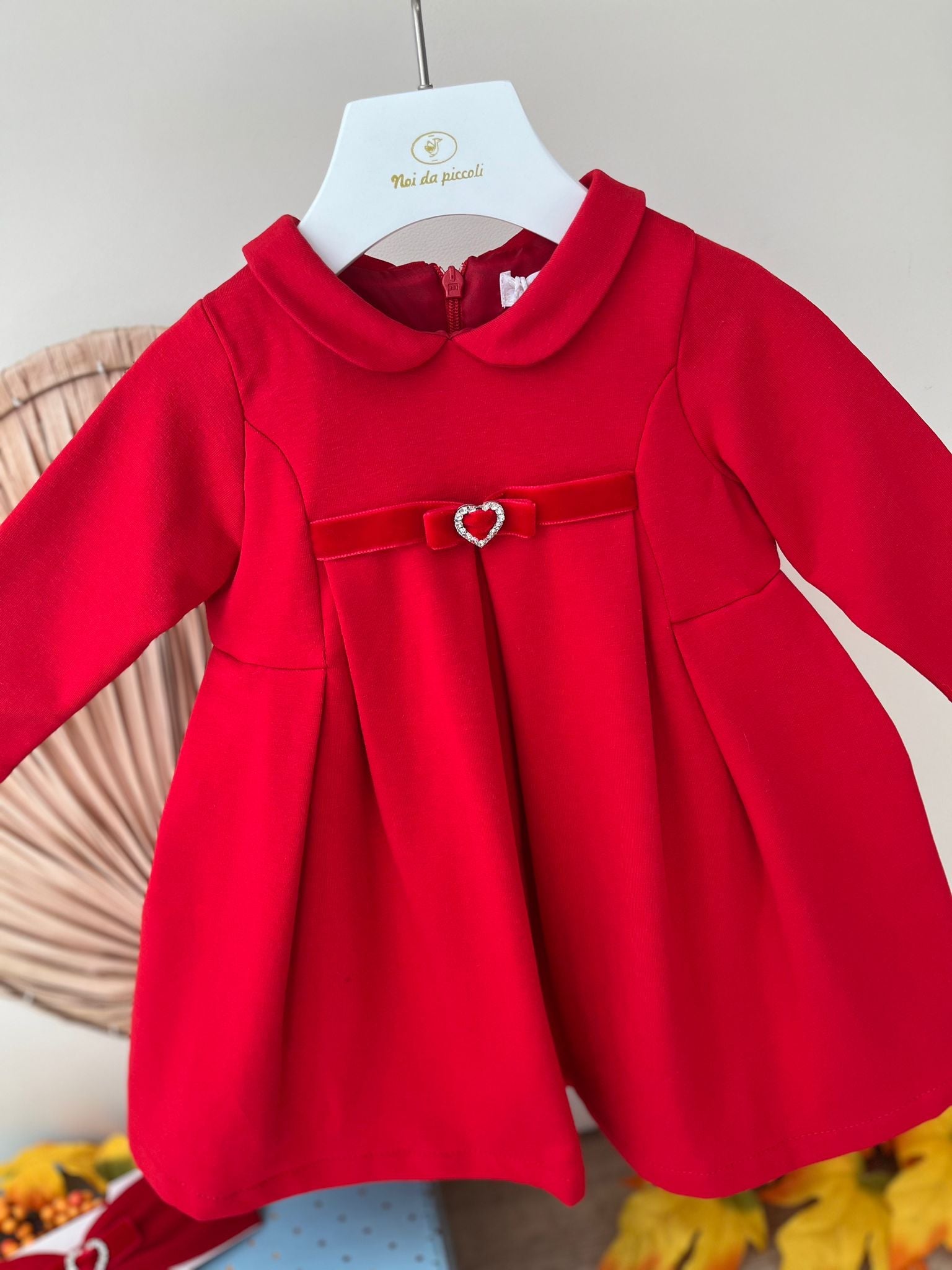 ABITINO CERIMONIALE A MANICA LUNGA CON CUORICINO SWAROSKI ROSSO - Noi da piccoli