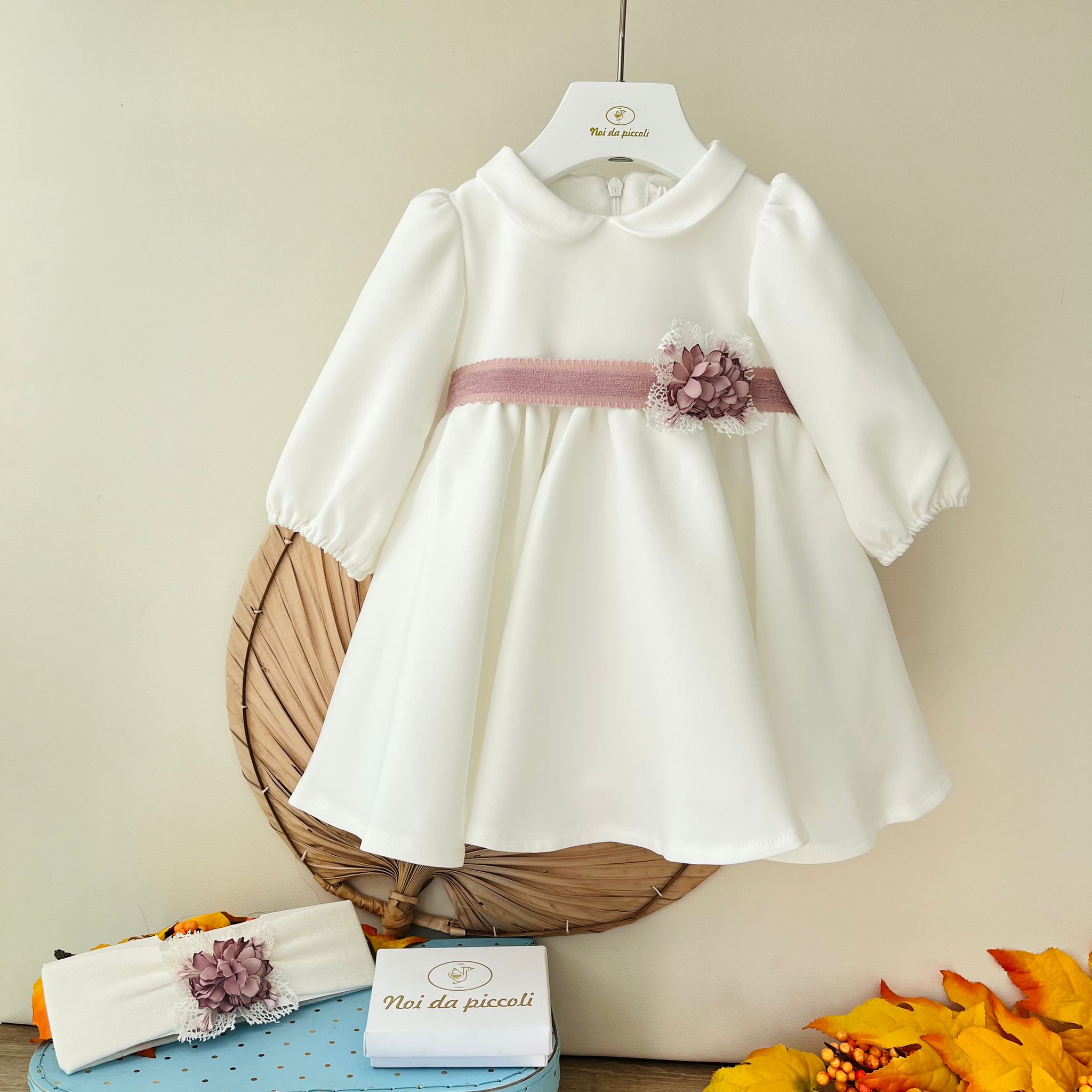 ABITINO CERIMONIALE A MANICA LUNGA CON FIORELLINO CENTRALE BIANCO ROSA - Noi da piccoli