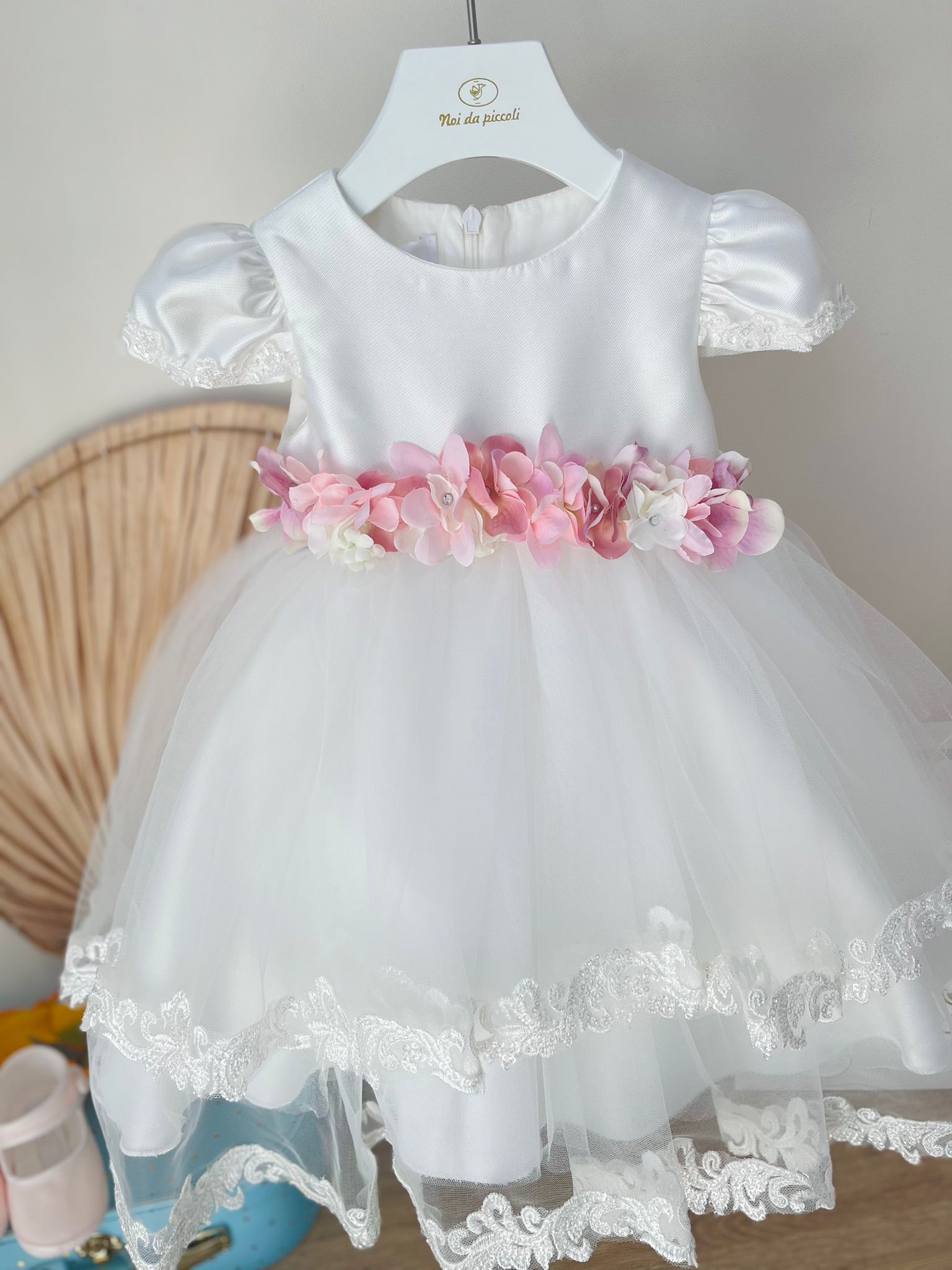 ABITINO CERIMONIALE CON FASCIA FLOREALE BIANCO ROSA - Noi da piccoli