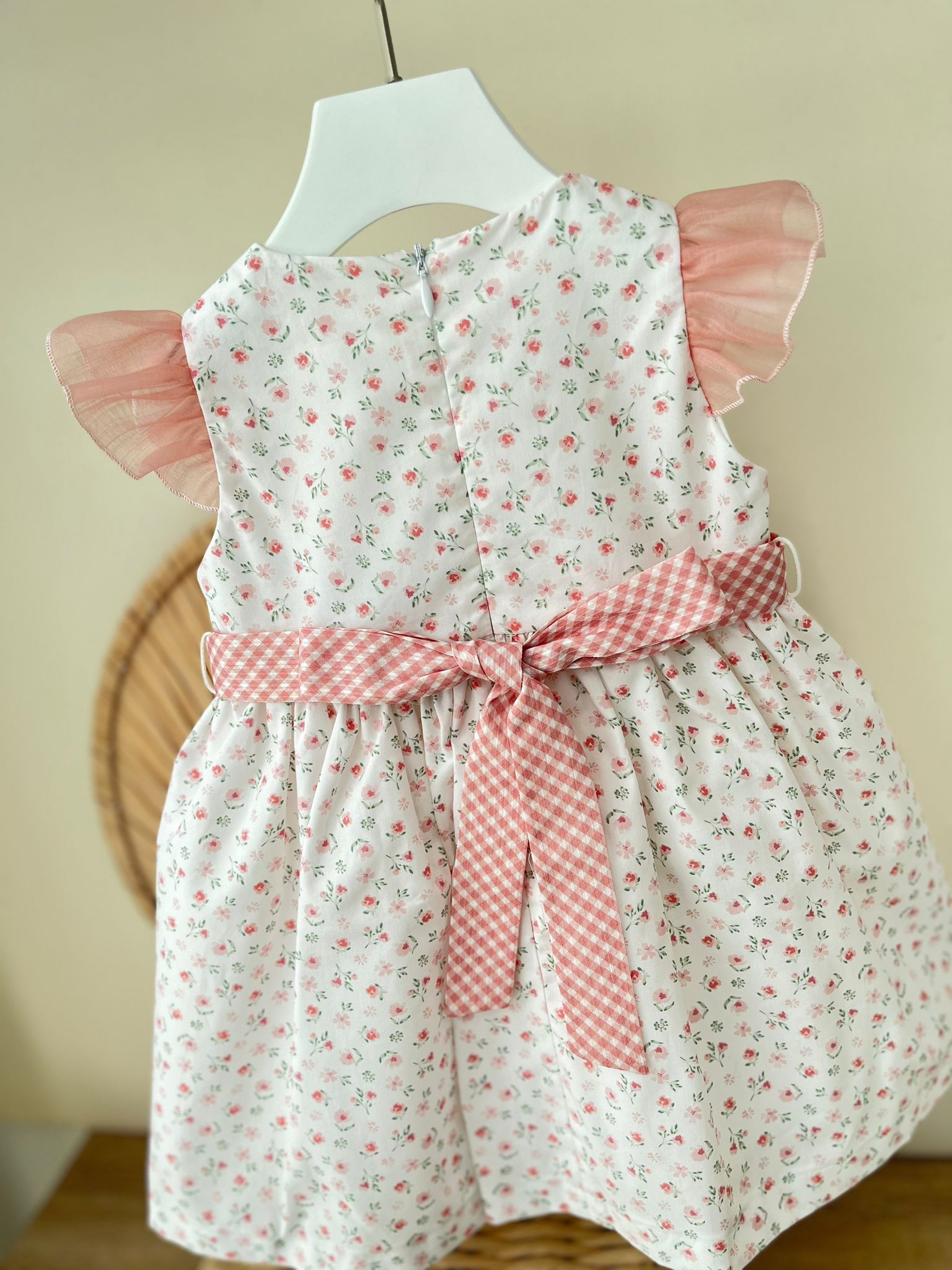 ABITINO FONDO BIANCOE FIORI ROSA - Noi da piccoli