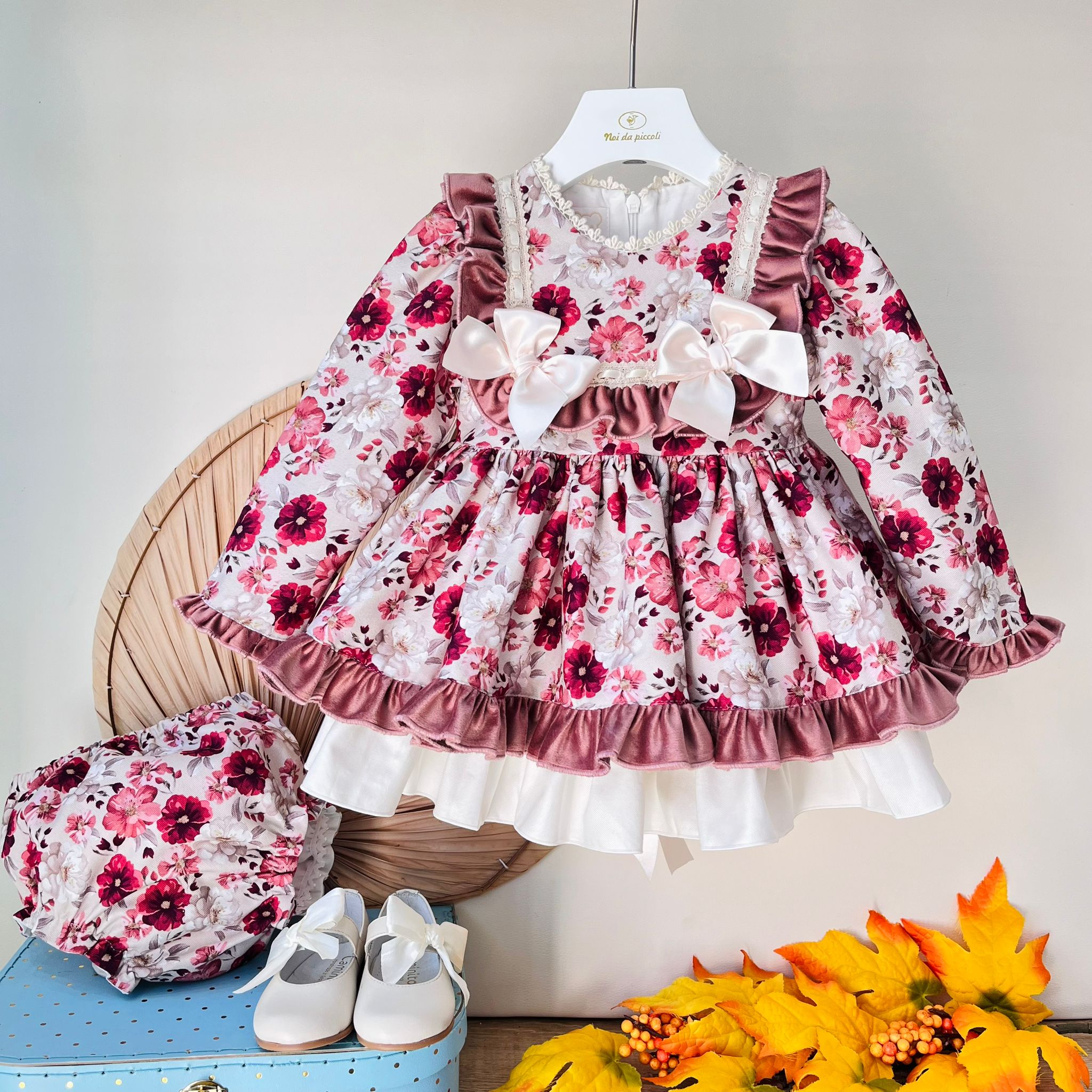 ABITINO IN CALDO COTONE CON FIOCCHETTINI PANNA ROSSO - Noi da piccoli