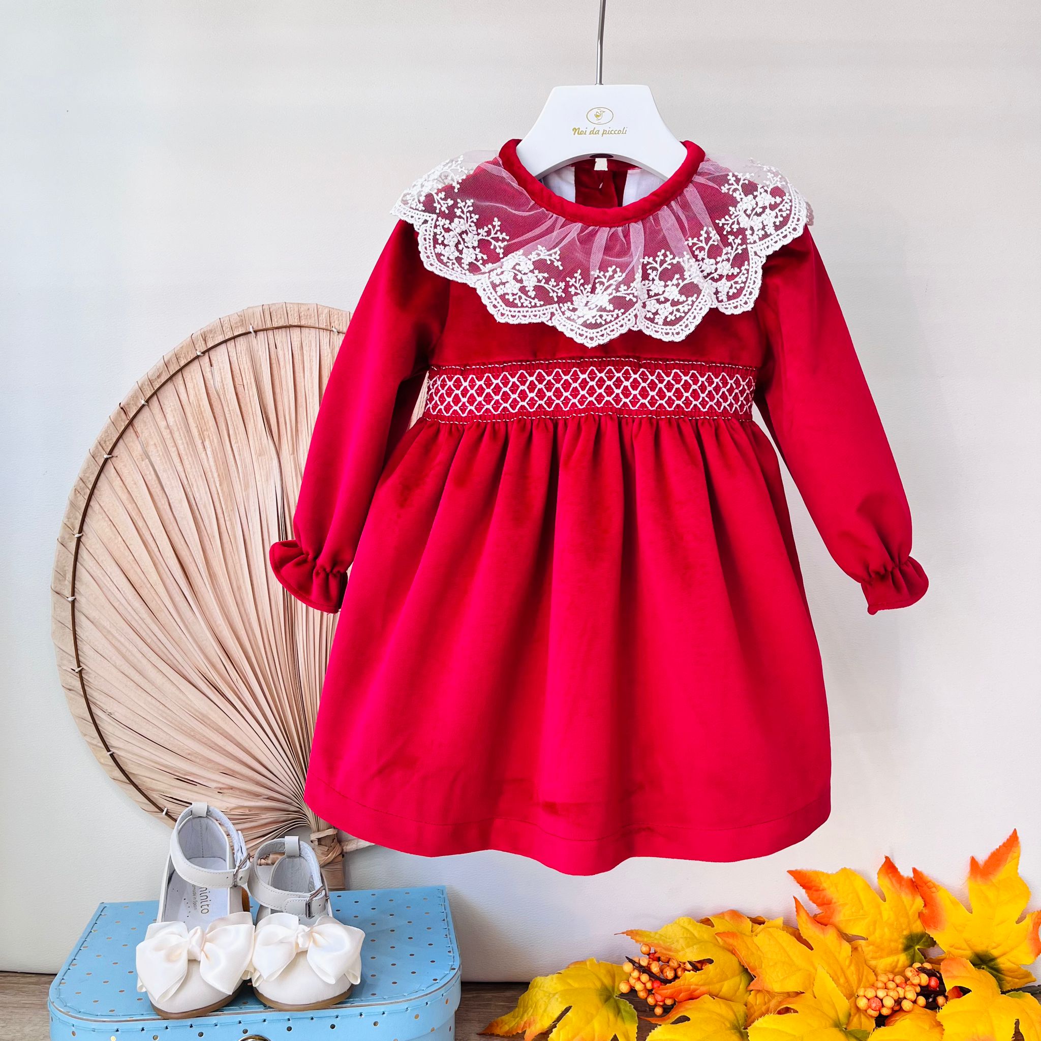 ABITINO IN VELLUTINO CON COLLETTO RICAMATO ROSSO - Noi da piccoli