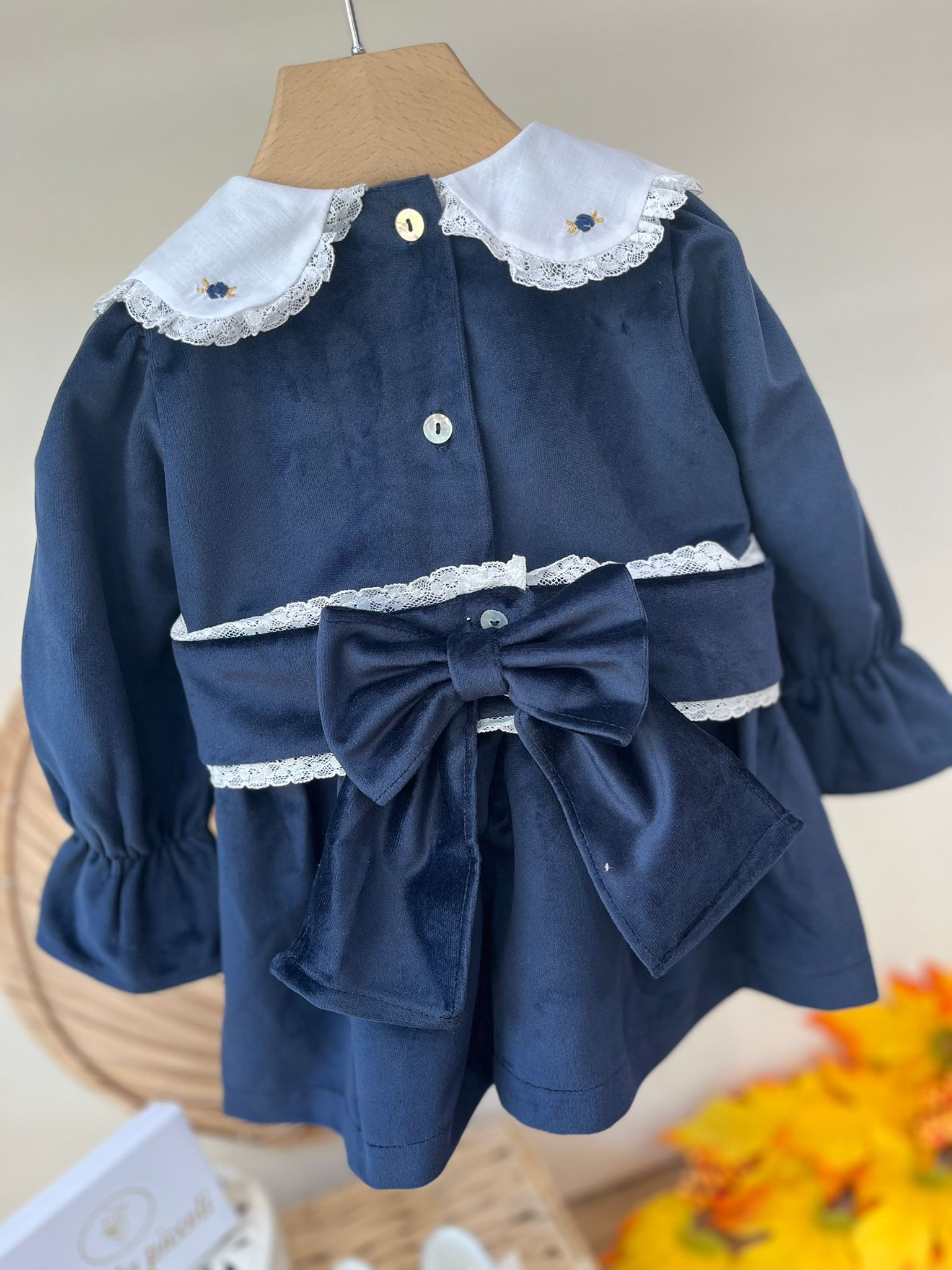 ABITINO IN VELLUTO CON COLLETTO RICAMATO BLU NOTTE - Noi da piccoli