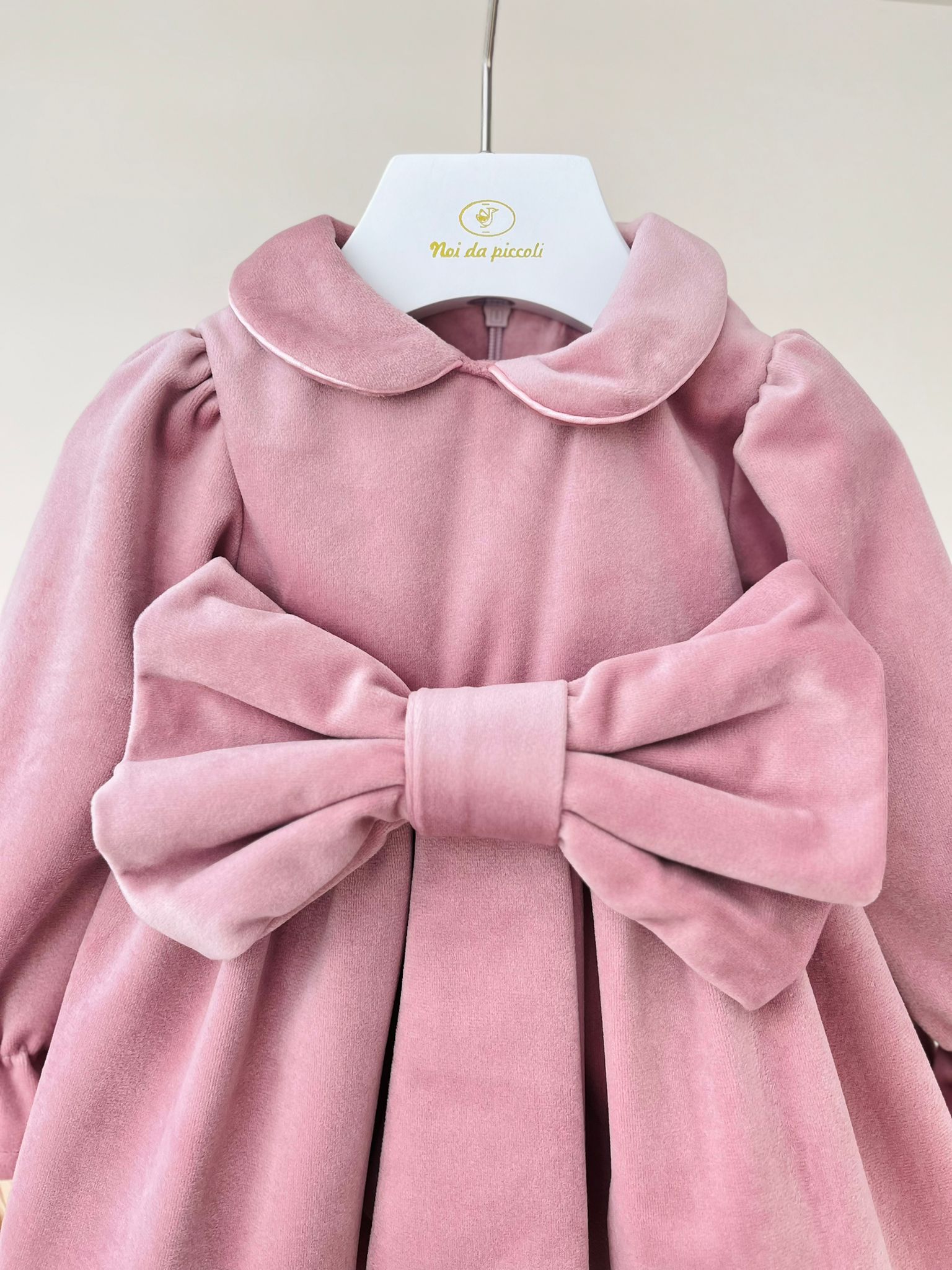 ABITINO IN VELLUTO CON FIOCCO CENTRALE ROSA ANTICO - Noi da piccoli