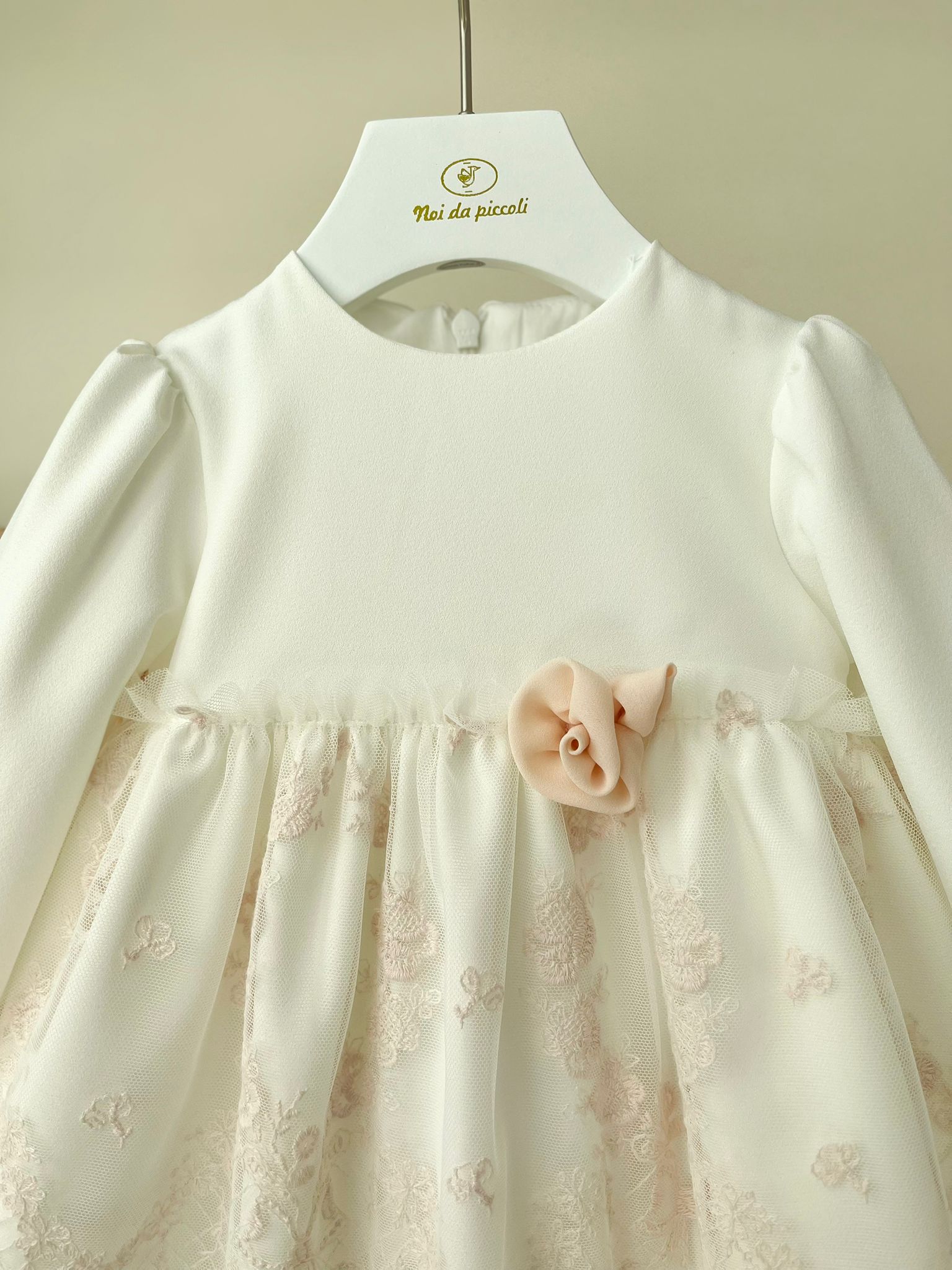 ABITINO RICAMATO COTONE CALDO PANNA E ROSA - Noi da piccoli