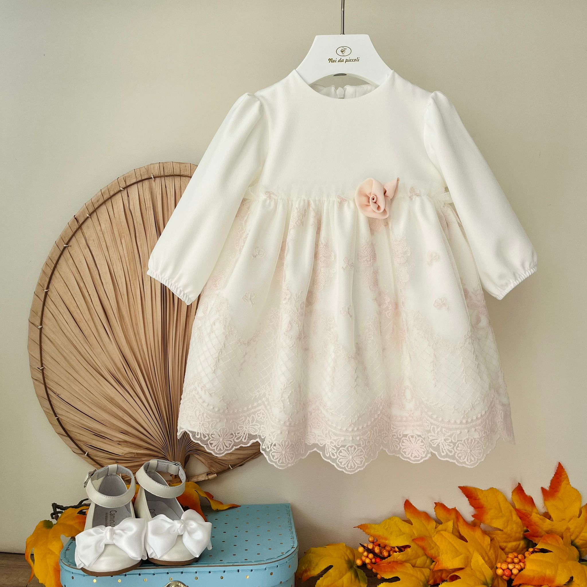 ABITINO RICAMATO COTONE CALDO PANNA E ROSA - Noi da piccoli