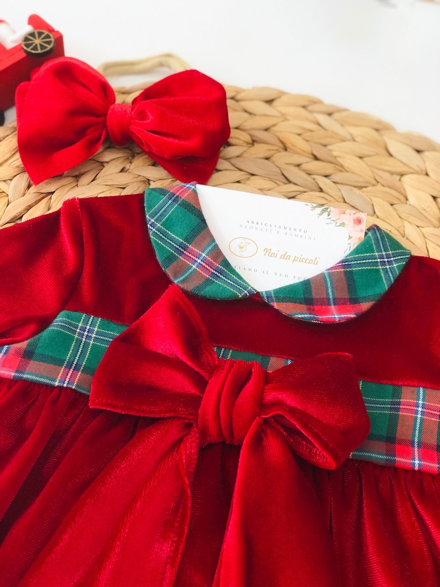 ABITINO VELLUTO ROSSO CON FASCIA TARTAN - Noi da piccoli