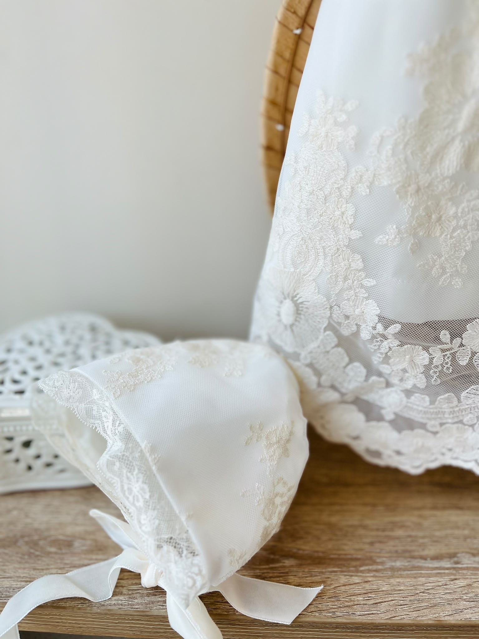 ABITO CERIMONIALE LUNGO CON CUFFIA AVORIO - Noi da piccoli