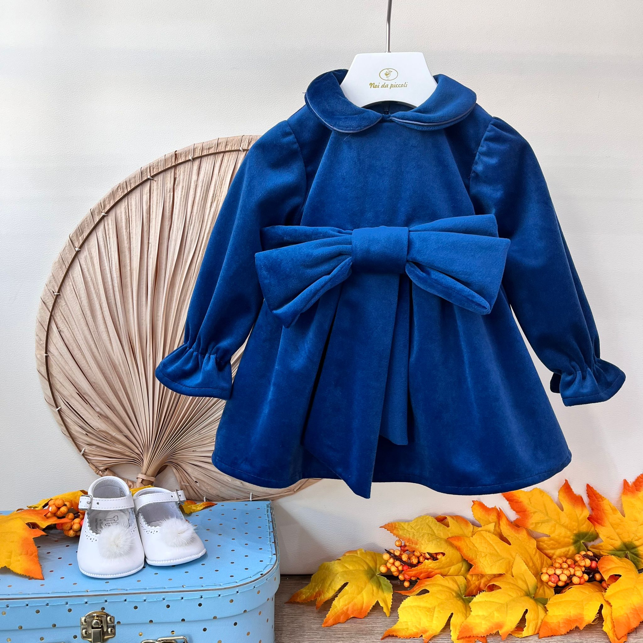 ABITO IN VELLUTO A MANICA LUNGO CON FIOCCO BLU - Noi da piccoli