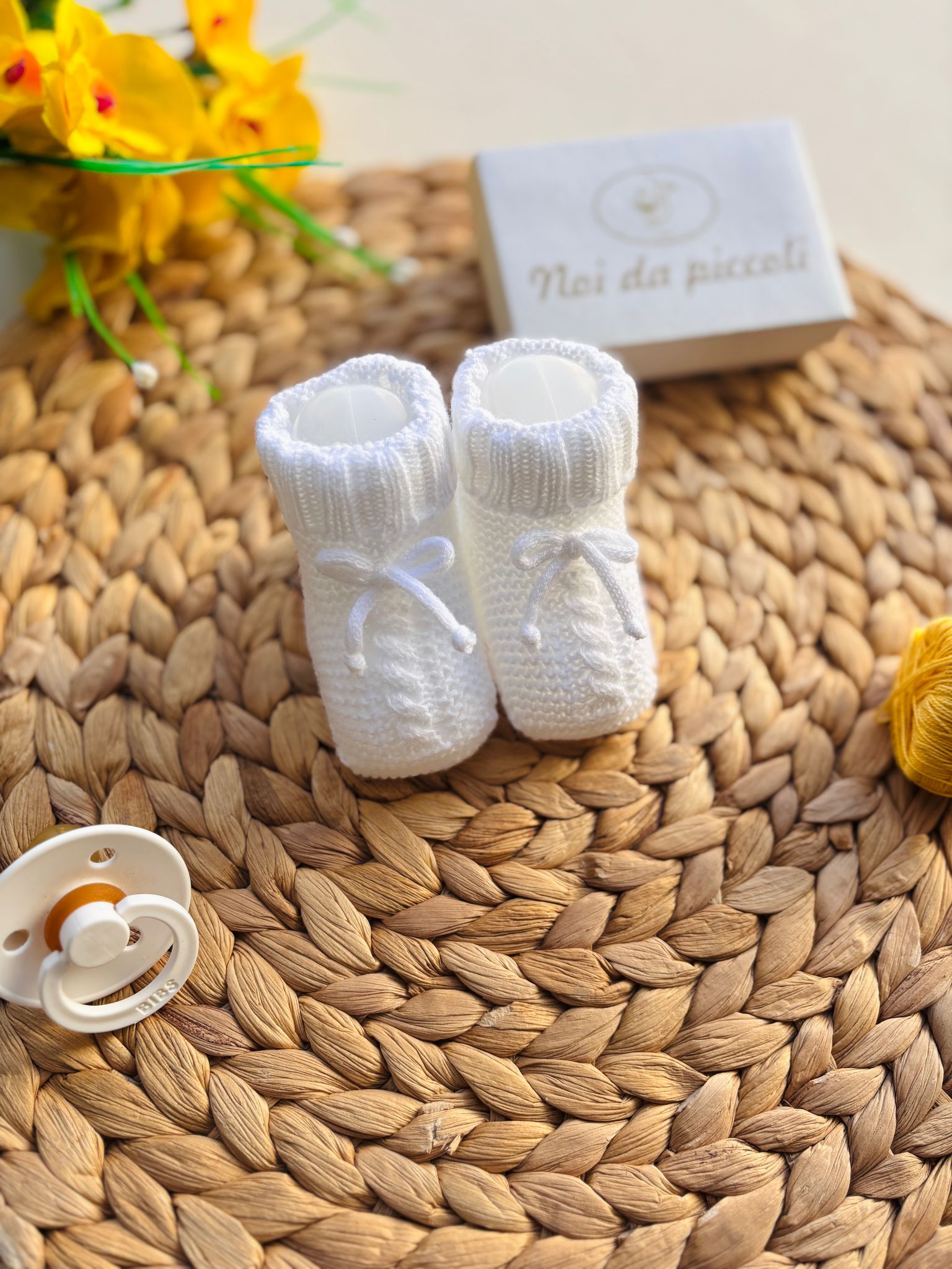 BABBUCCE IN FILATO CALDO BLANCO - Noi da piccoli