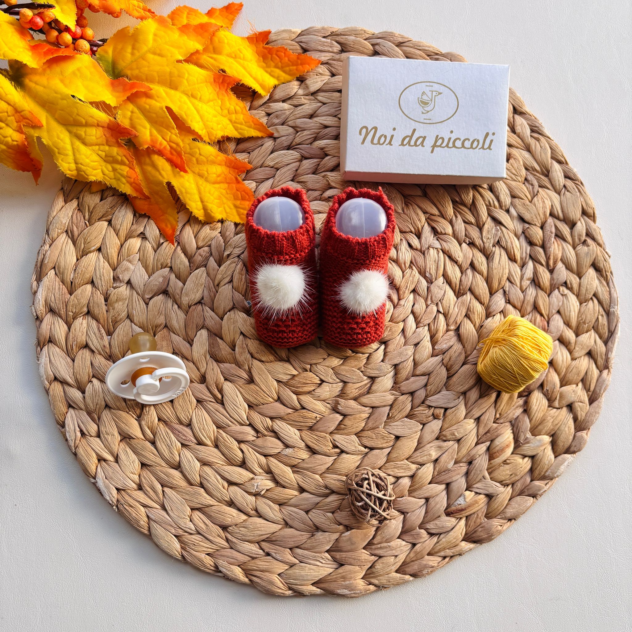 BABBUCCE IN FILATO CALDO CON POMPON CALDERA - Noi da piccoli