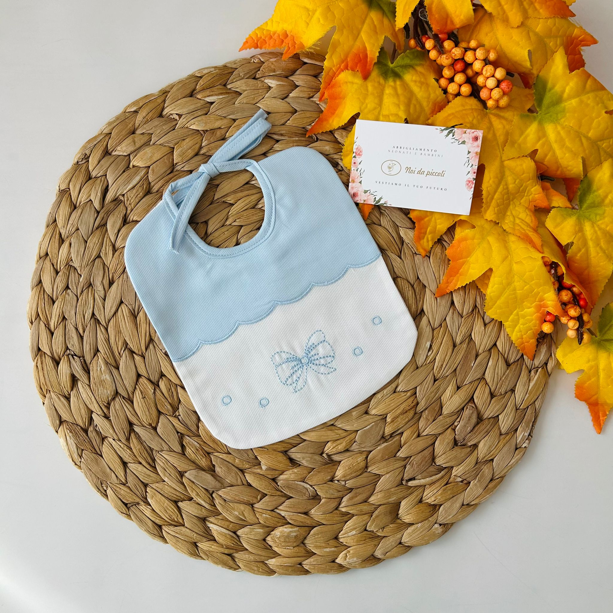 BAVETTA BICOLOR FIOCCO E PALLINI CIELO - Noi da piccoli