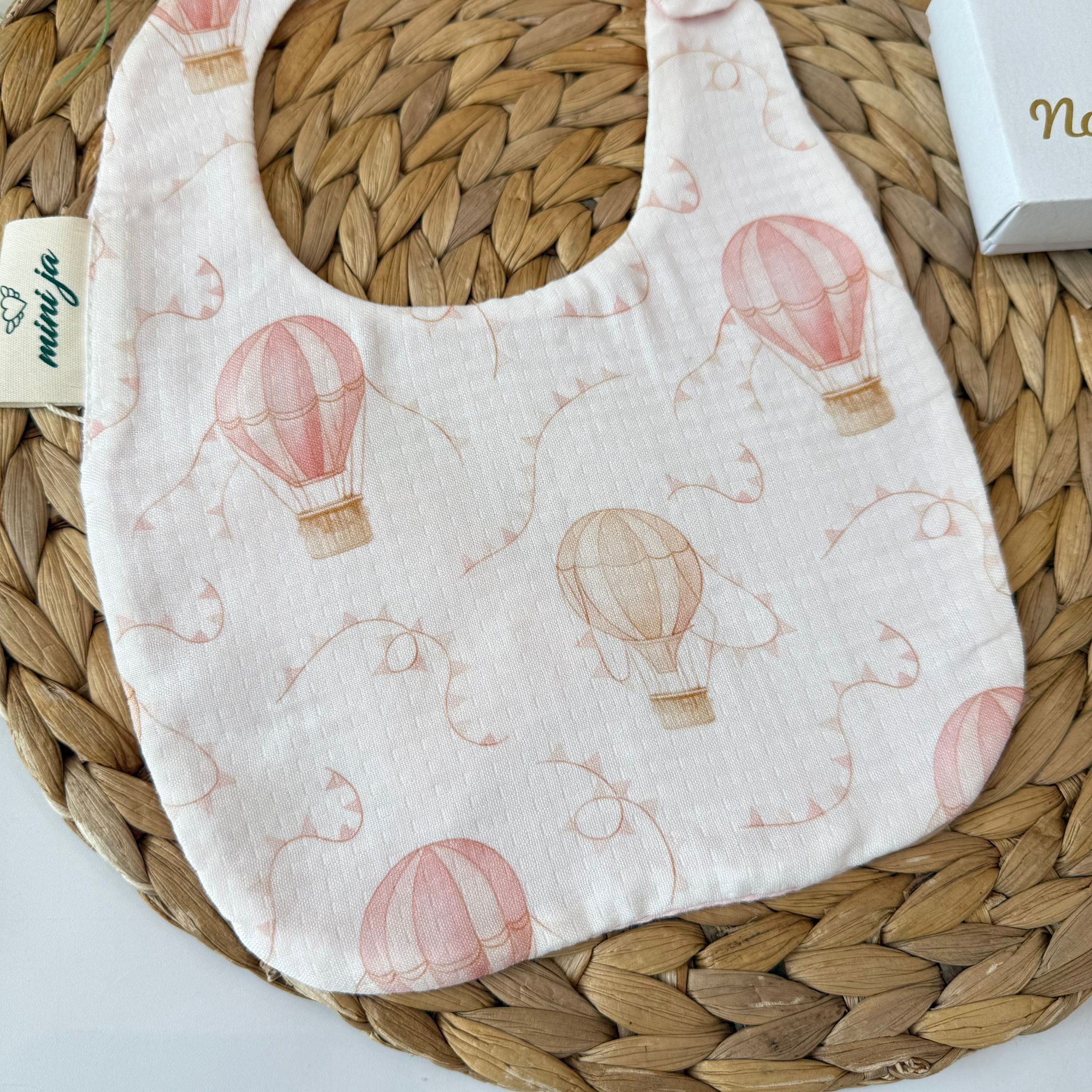 BAVETTA CON BANDIERINE E MONGOLFIERA ROSA - Noi da piccoli