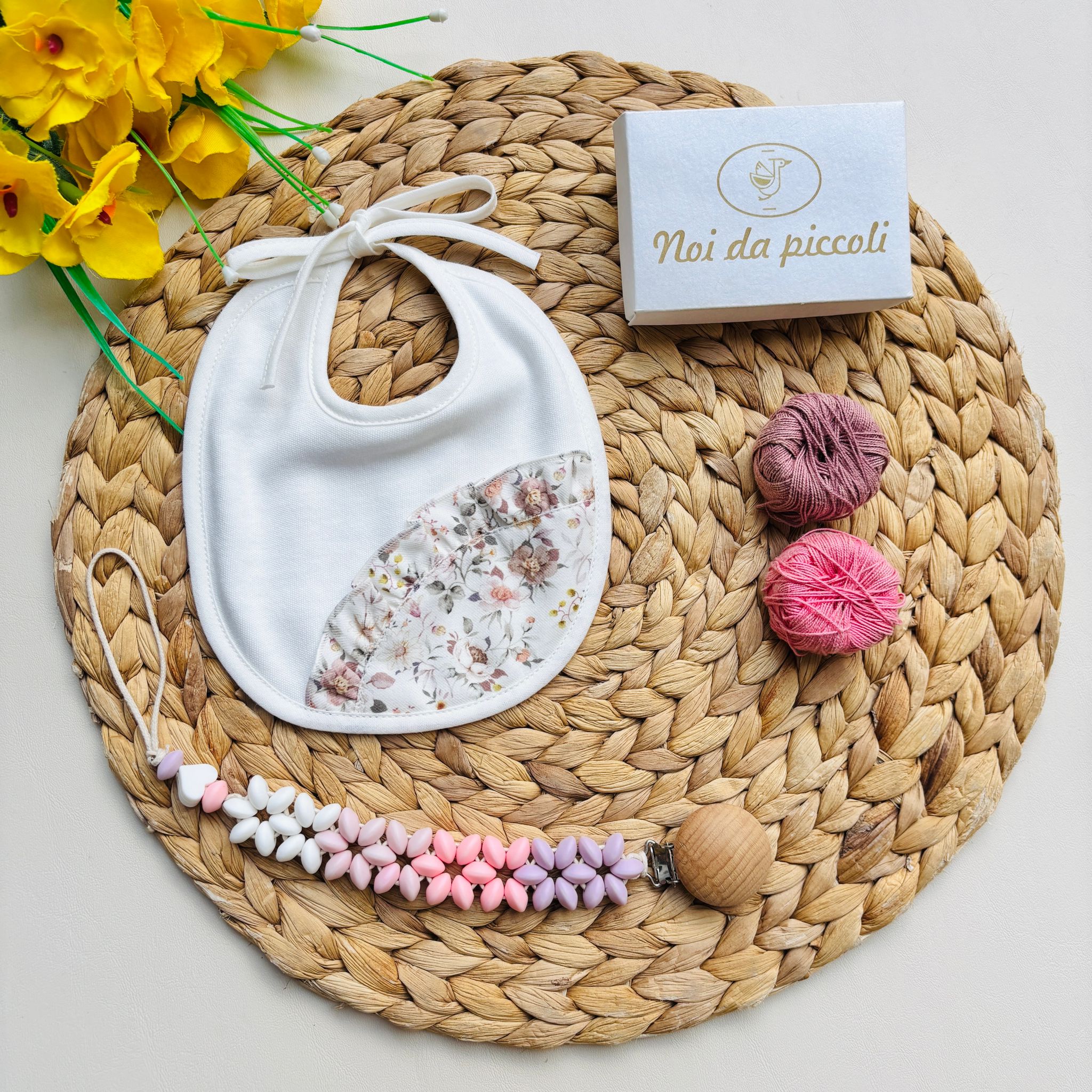 BAVETTA CON FIORELLINI BIANCO - Noi da piccoli