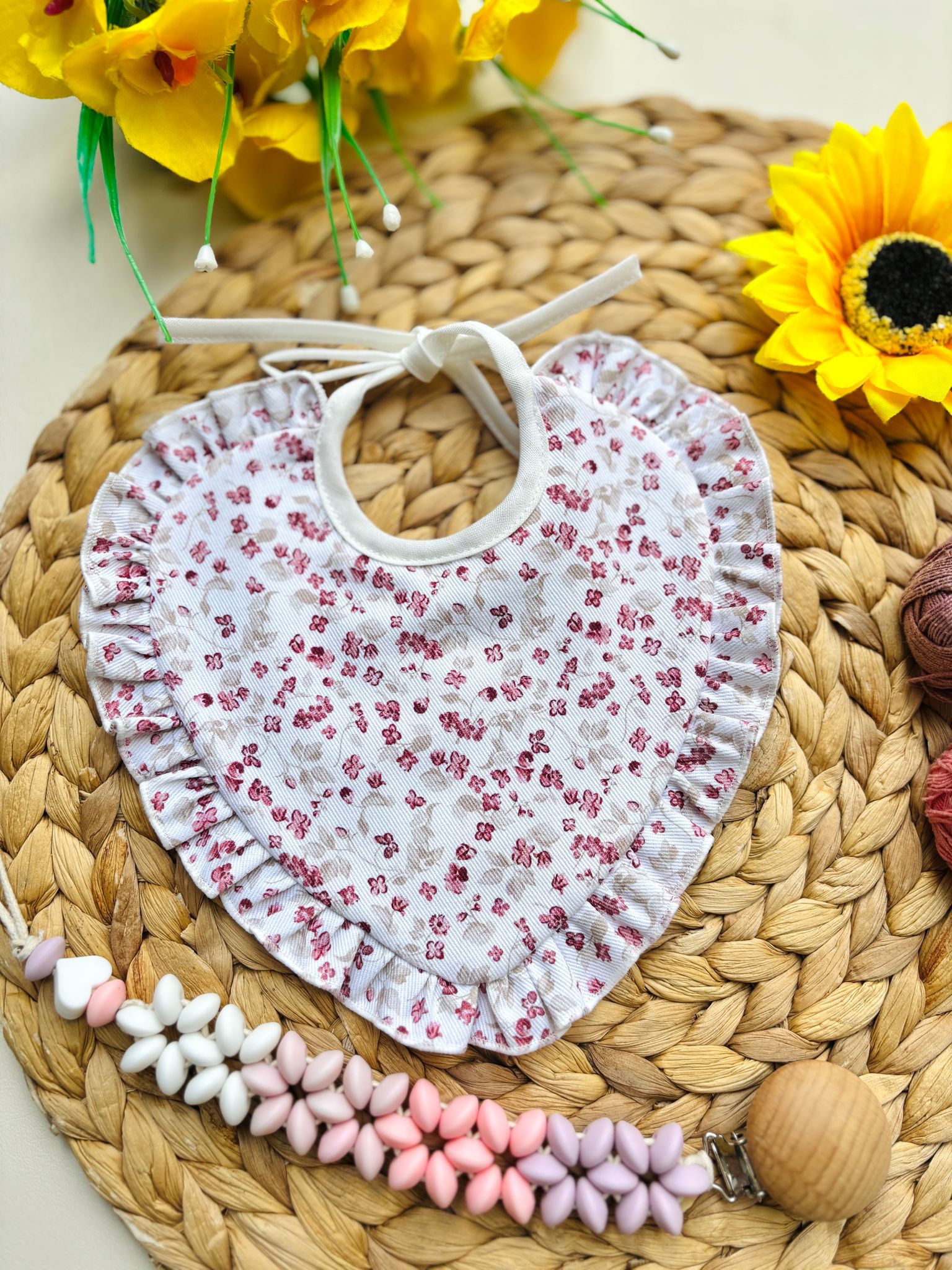 BAVETTA CON FIORELLINI cipria - Noi da piccoli