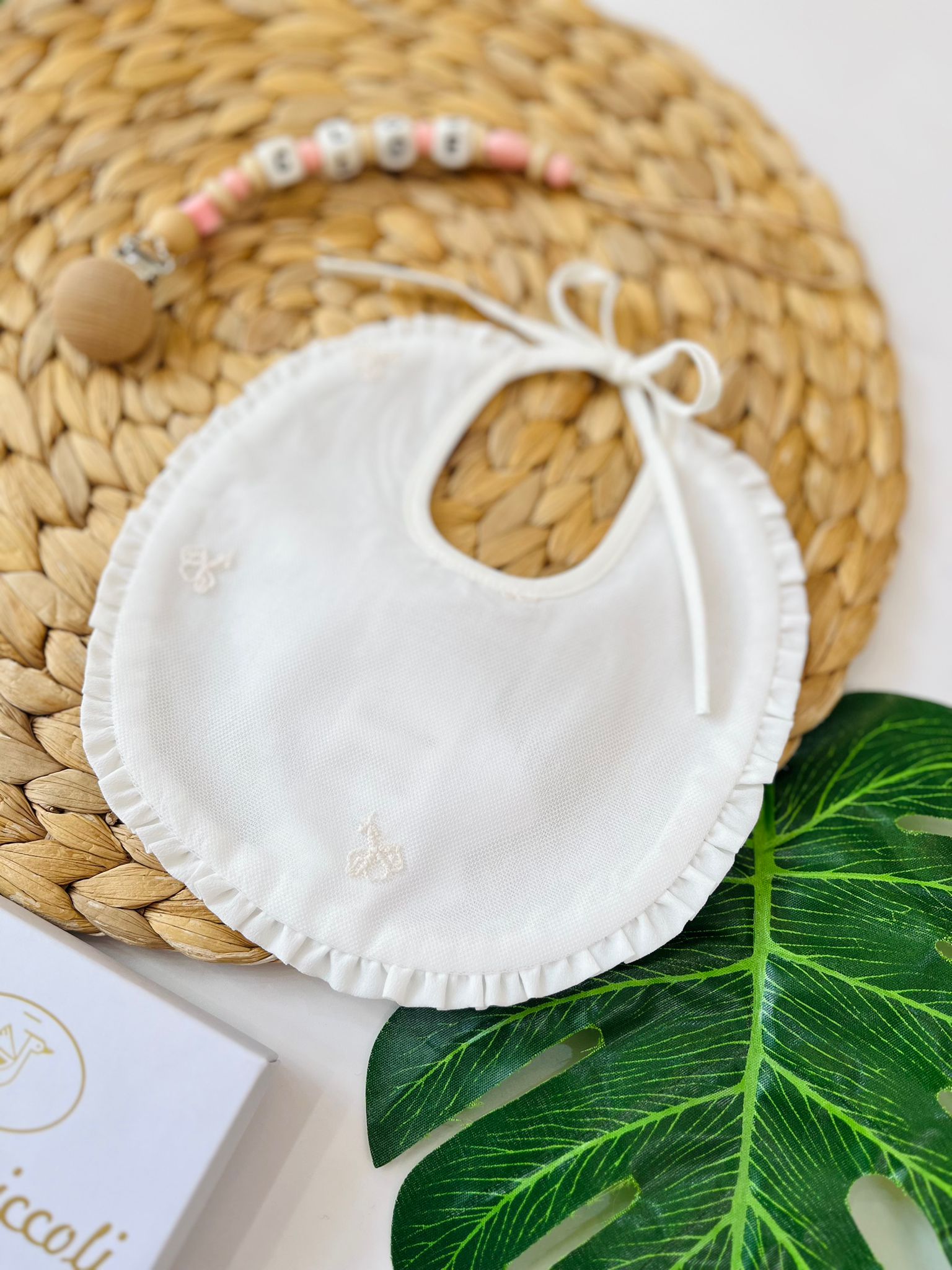 BAVETTA CON RICAMINI PANNA - Noi da piccoli