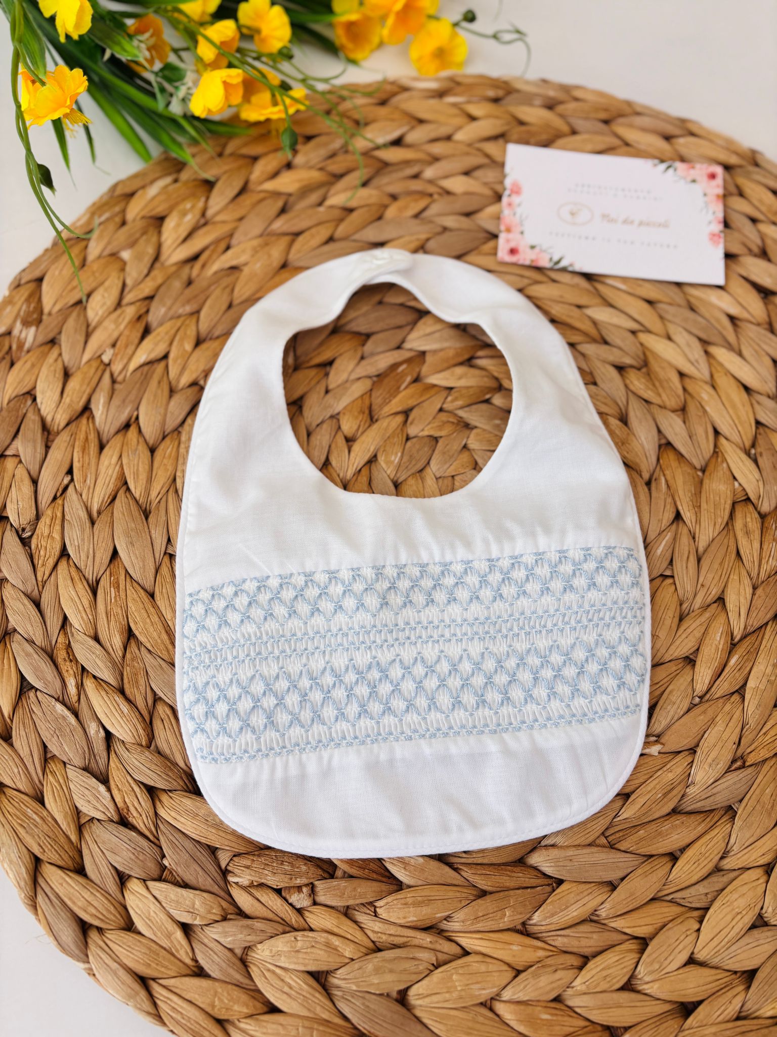 BAVETTA IN COTONE CON RICAMI BIANCO CIELO - Noi da piccoli