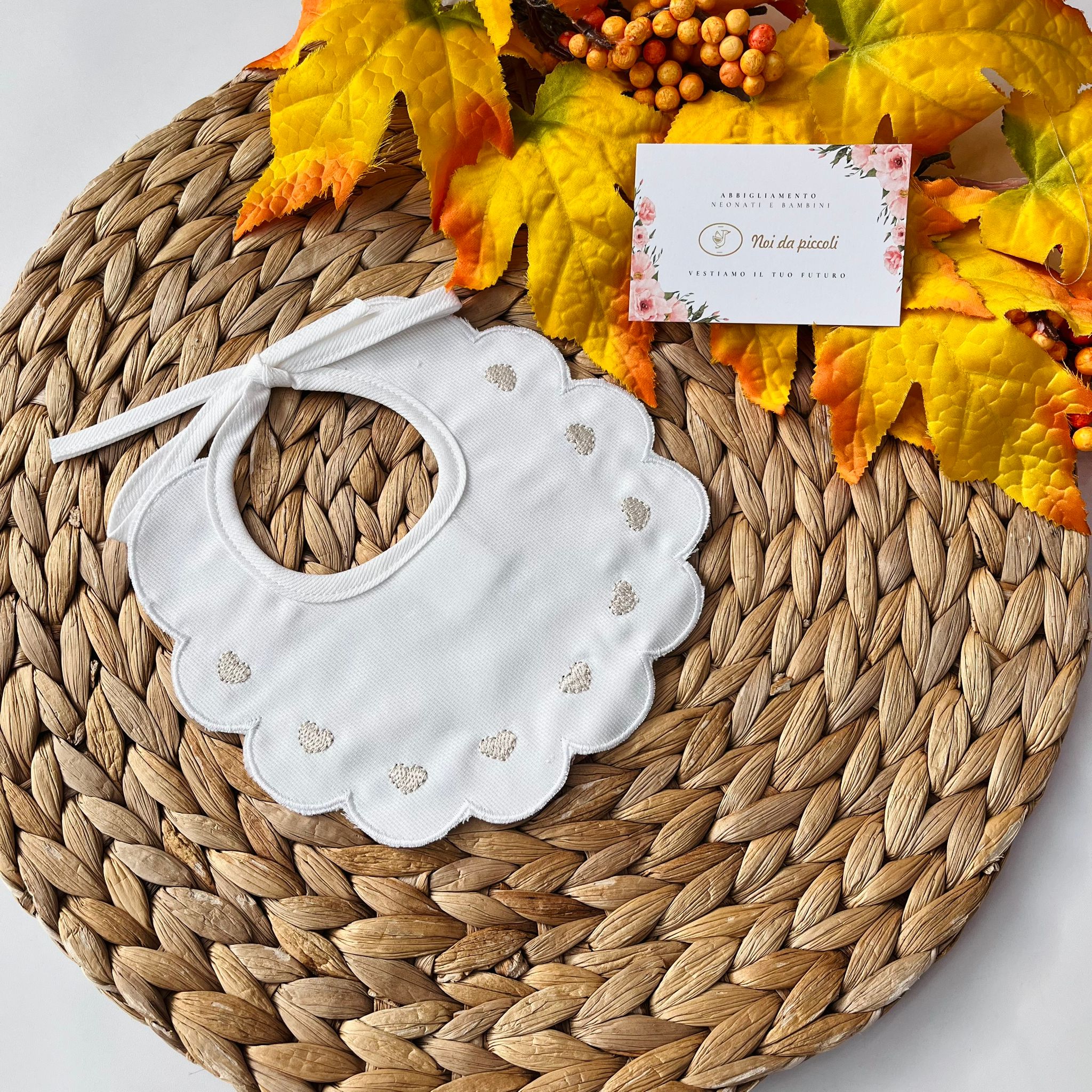 BAVETTA NUVOLETTA E CUORI 100% COTONE PIQUET BEIGE - Noi da piccoli