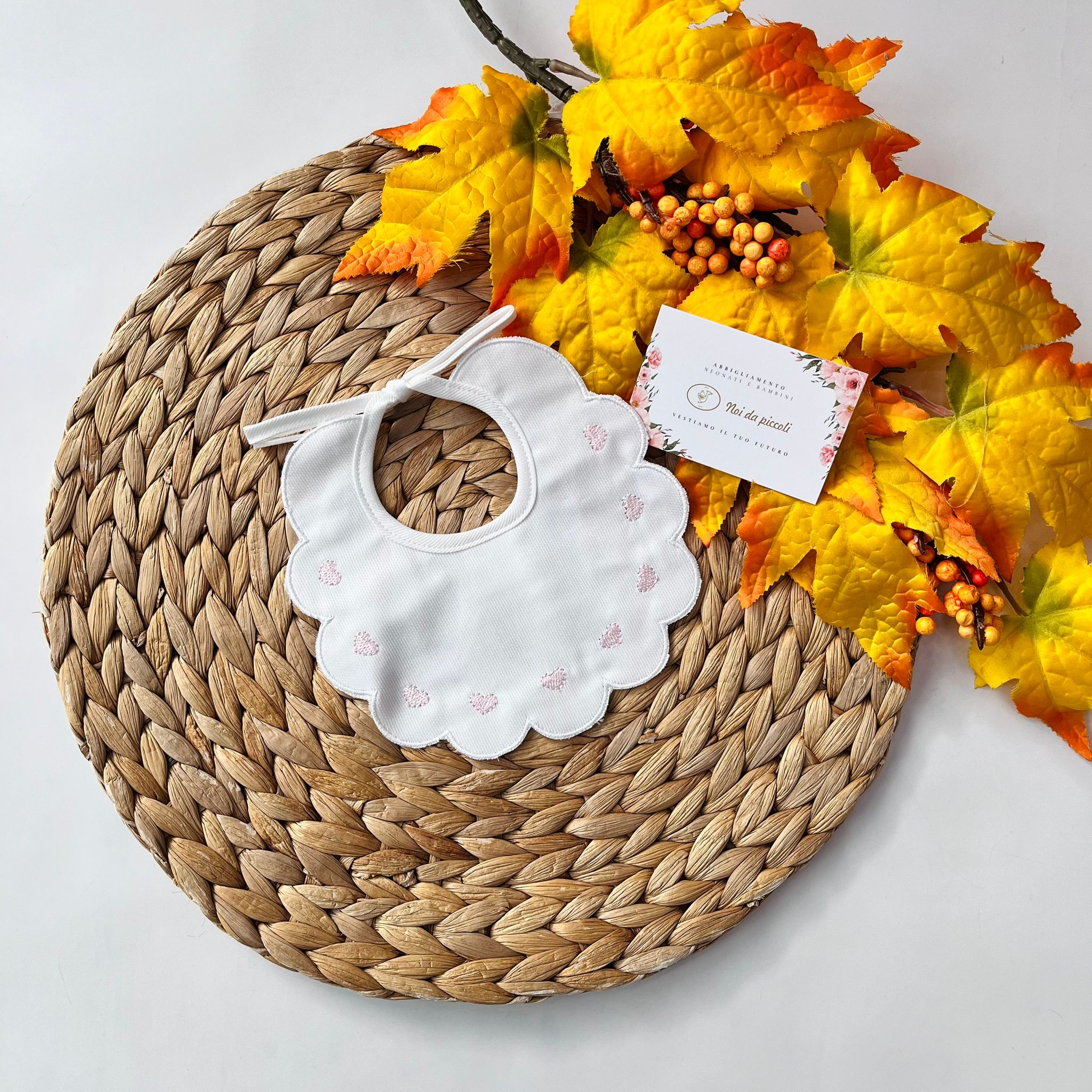 BAVETTA NUVOLETTA E CUORI 100% COTONE PIQUET ROSA - Noi da piccoli