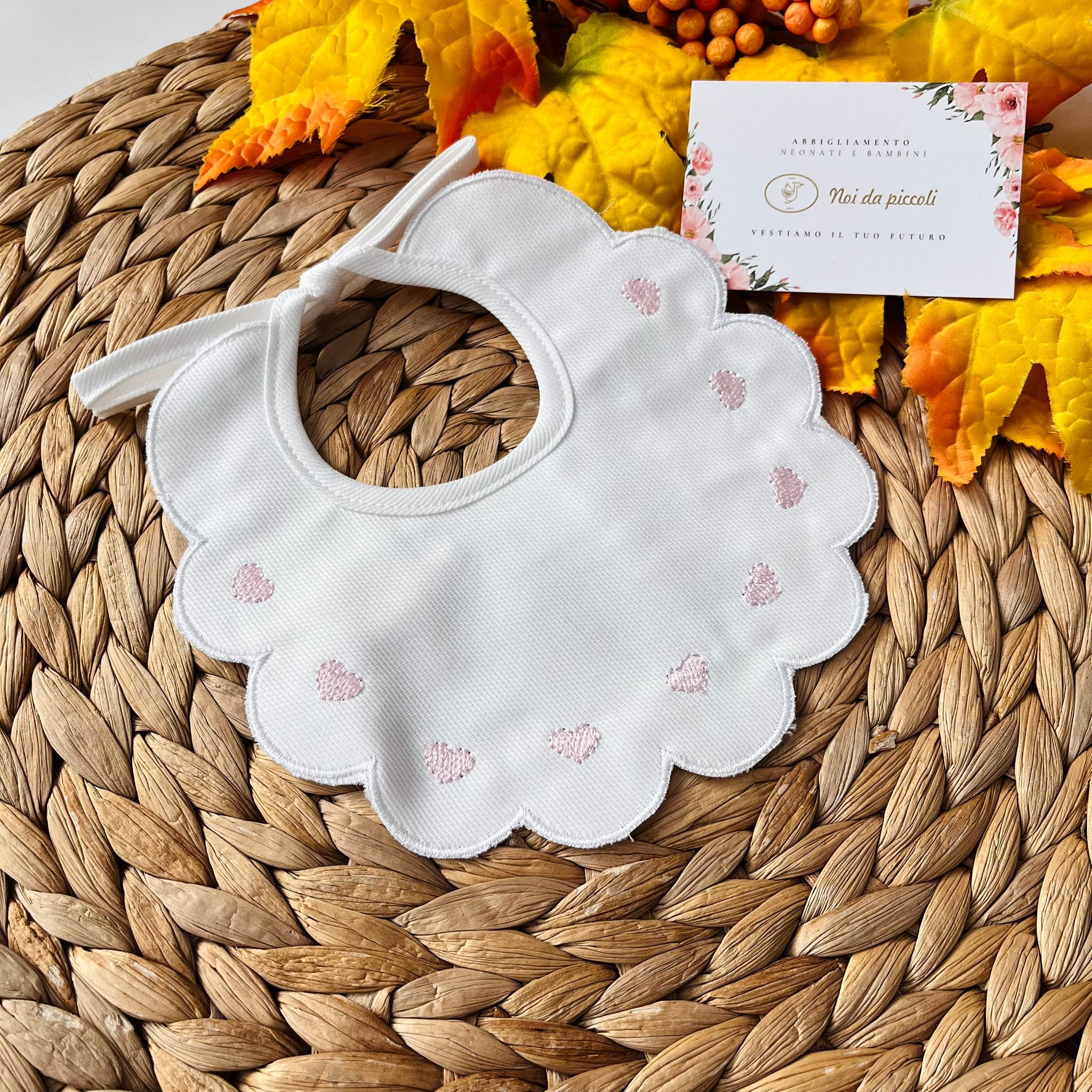 BAVETTA NUVOLETTA E CUORI 100% COTONE PIQUET ROSA - Noi da piccoli