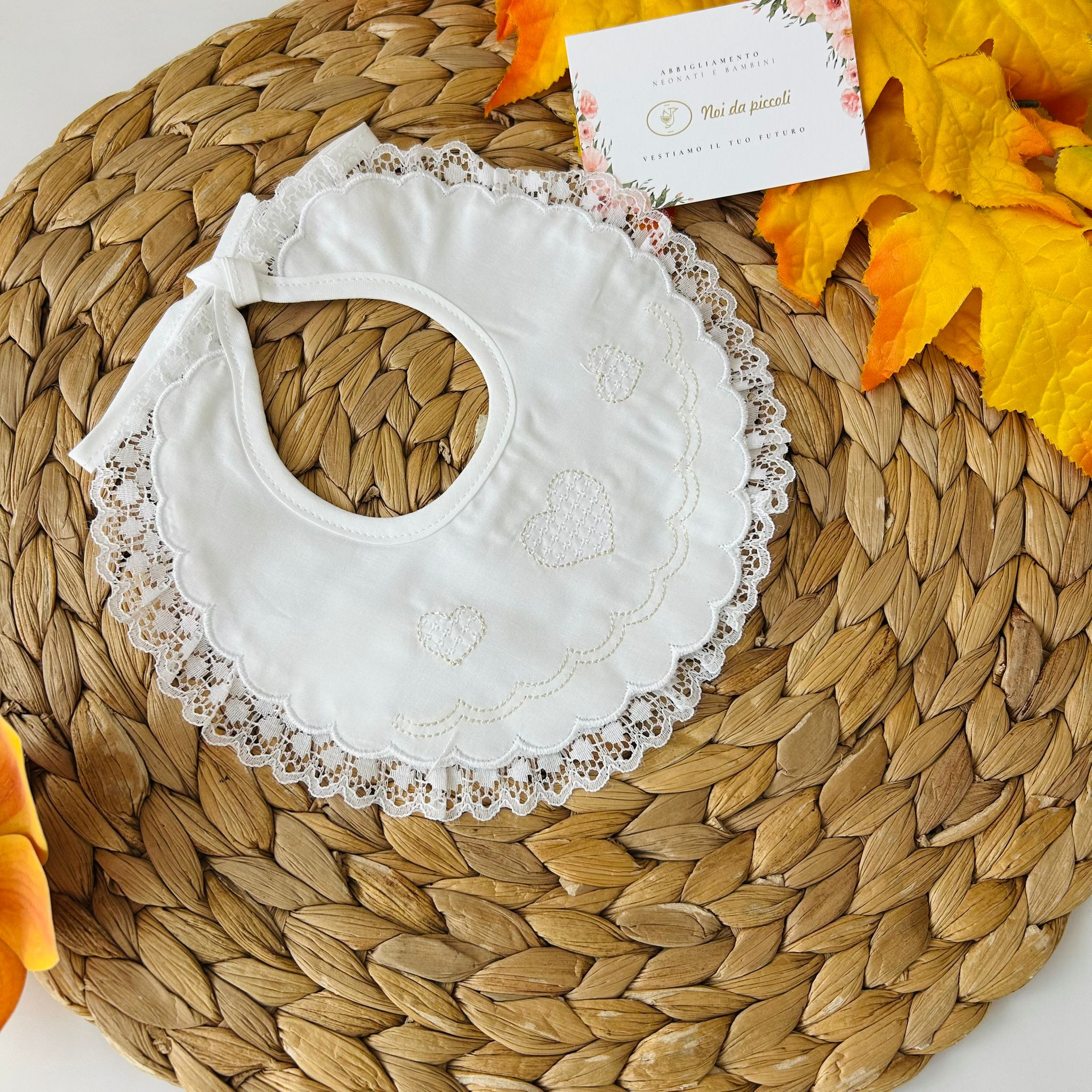 BAVETTA PIZZO CON CUORI TORTORA - Noi da piccoli