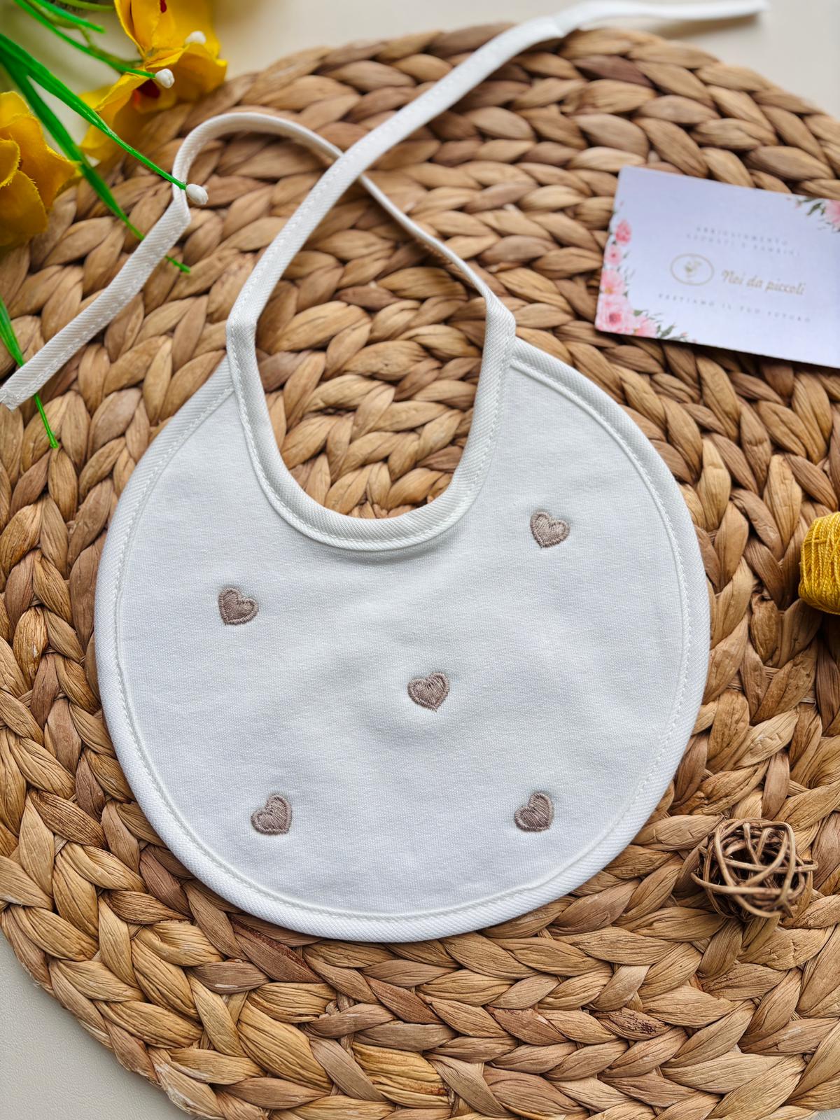 BAVETTA TONDA CUORI PANNA - Noi da piccoli