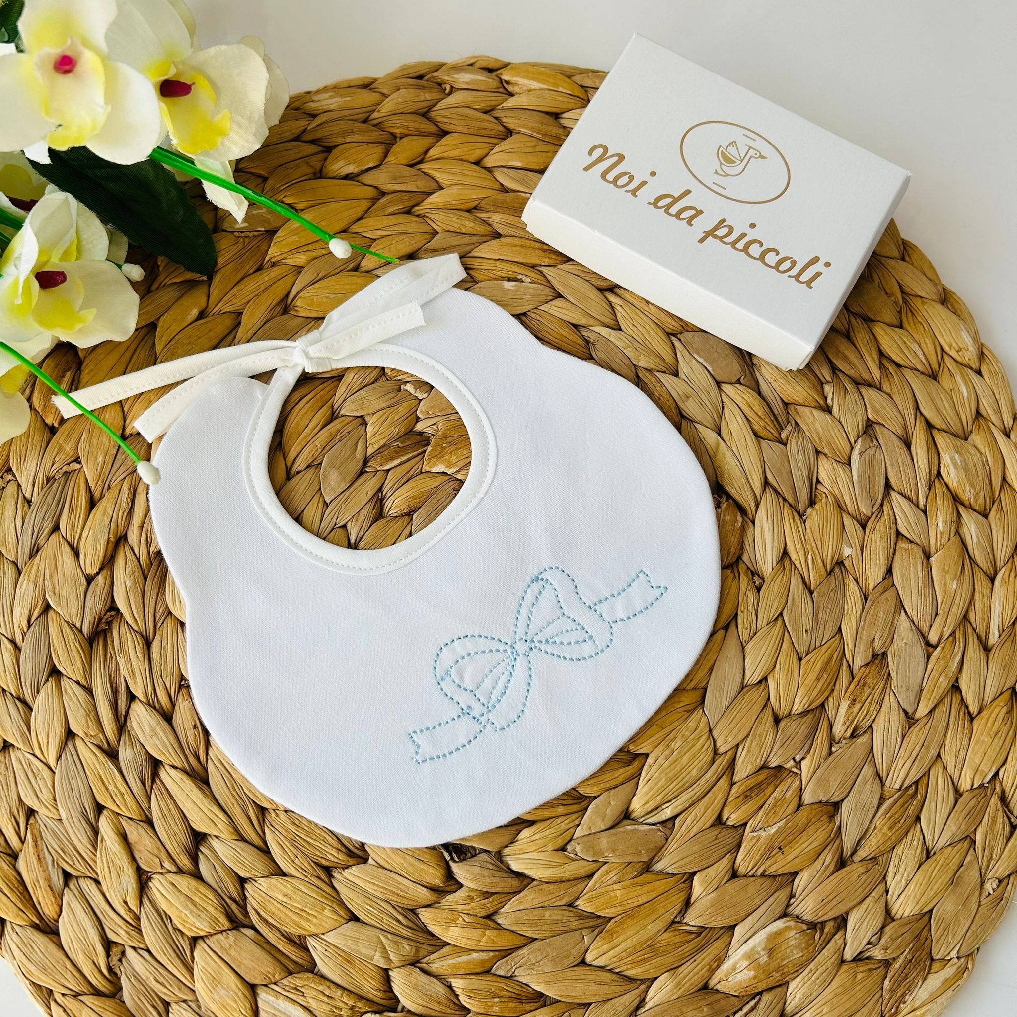 BAVETTINA CON FIOCCO CENTRALE CIELO - Noi da piccoli