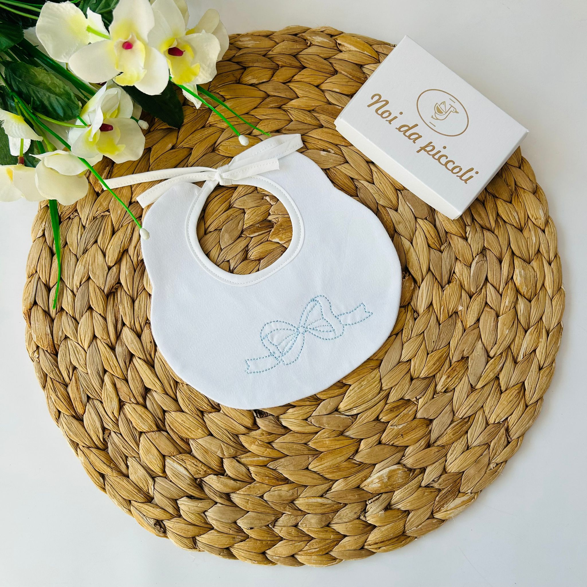 BAVETTINA CON FIOCCO CENTRALE CIELO - Noi da piccoli