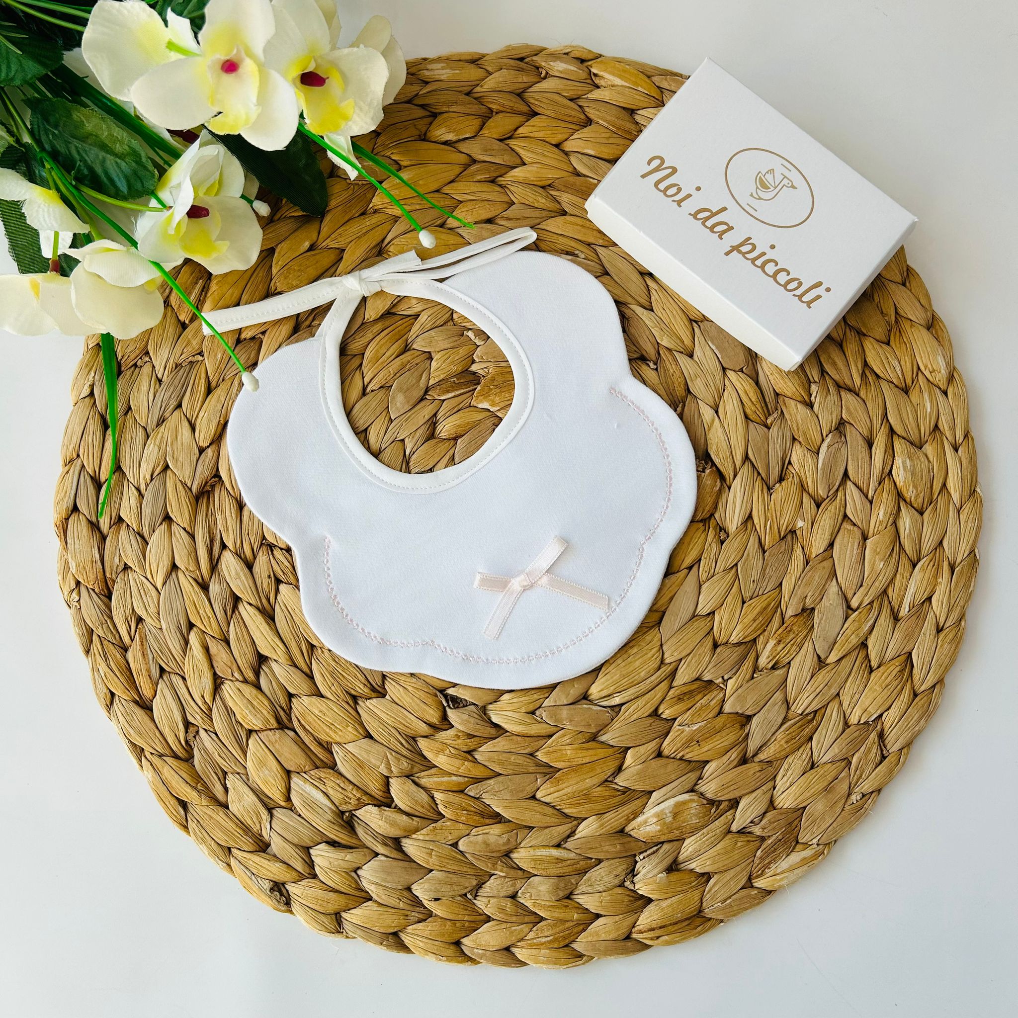 BAVETTINA CON PUNTINO E FIOCCHETTINO ROSA - Noi da piccoli