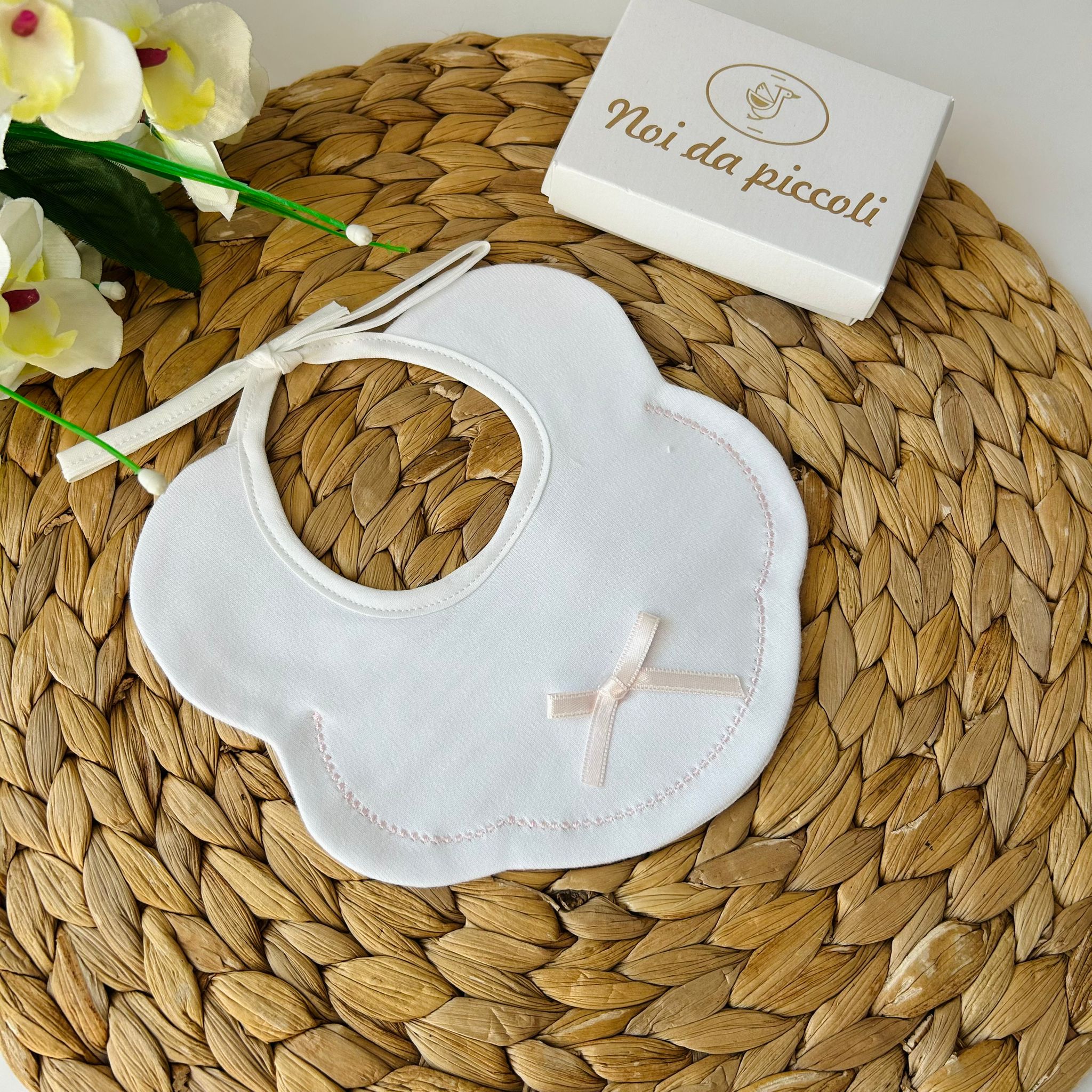 BAVETTINA CON PUNTINO E FIOCCHETTINO ROSA - Noi da piccoli