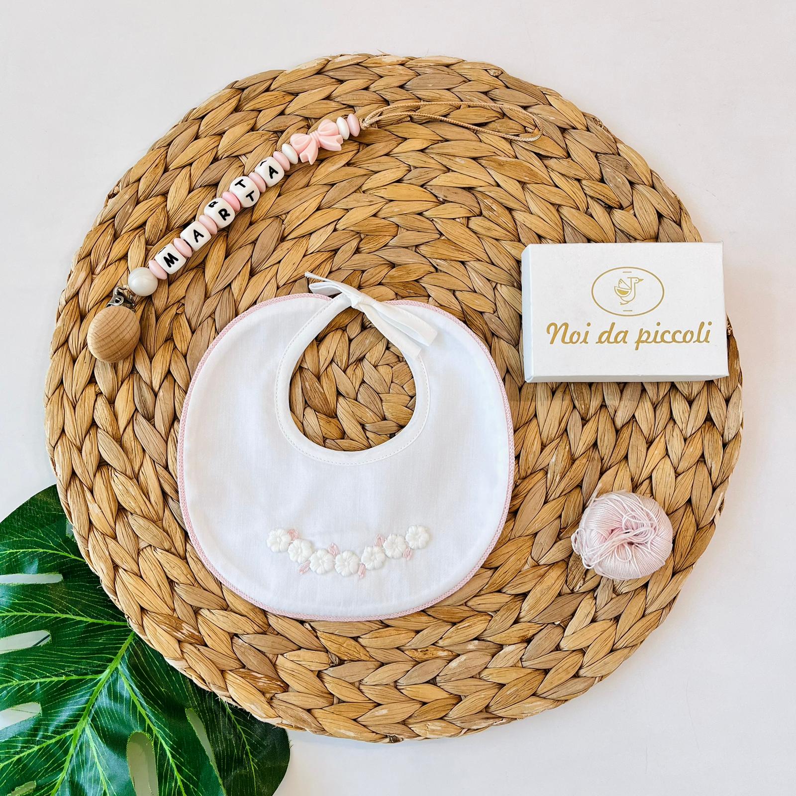 BAVETTINA CON ROSELLINE 100 % COTONE ROSA CIPRIA BIANCO - Noi da piccoli