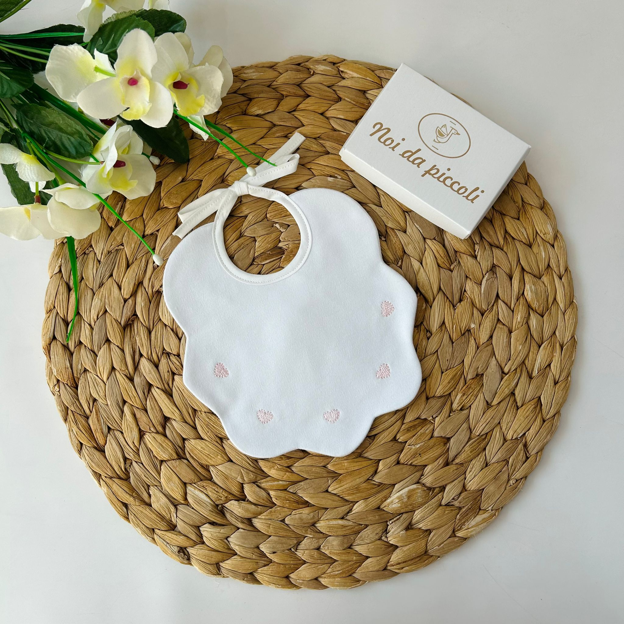 BAVETTINA ONDULATA CON CUORICINI ROSA - Noi da piccoli