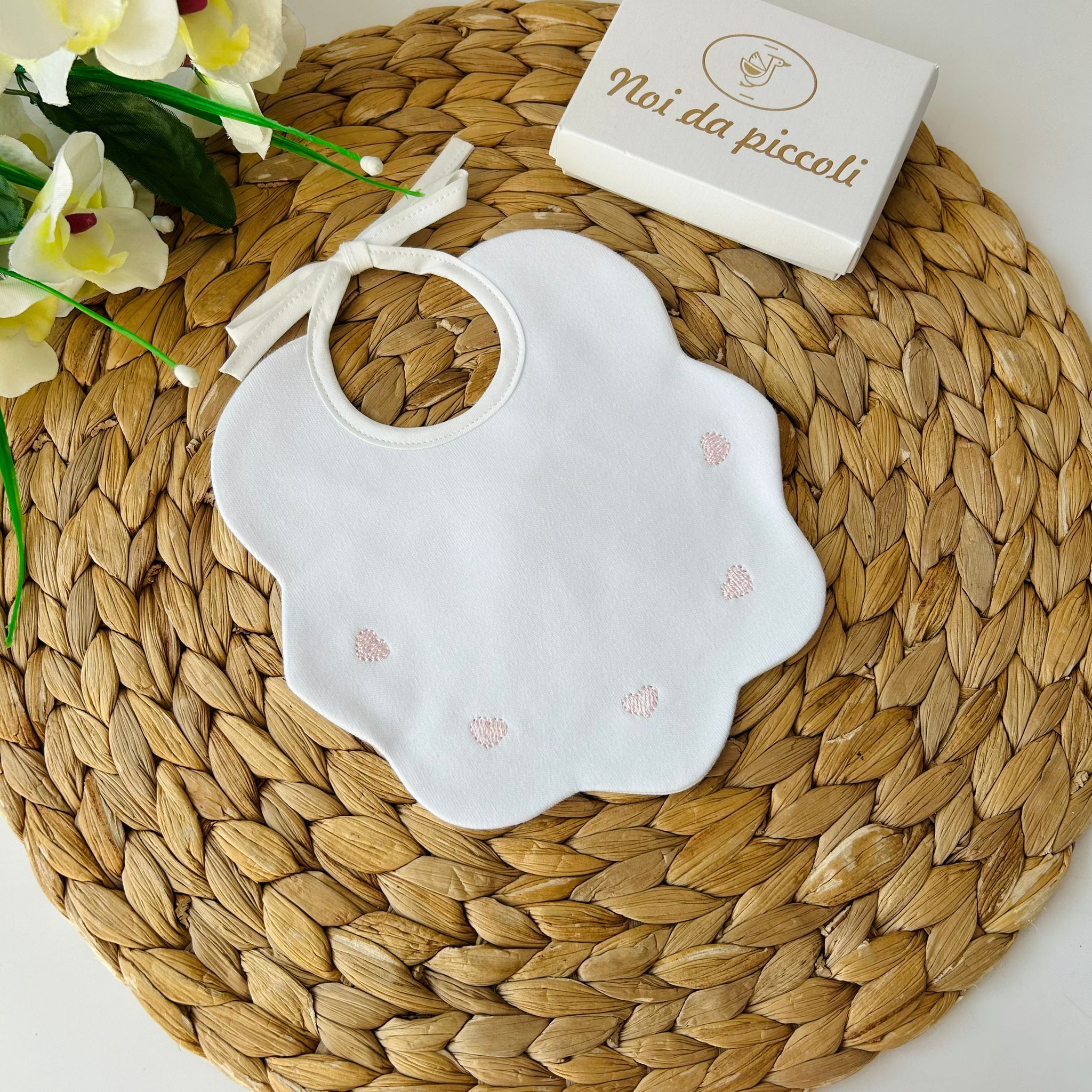 BAVETTINA ONDULATA CON CUORICINI ROSA - Noi da piccoli