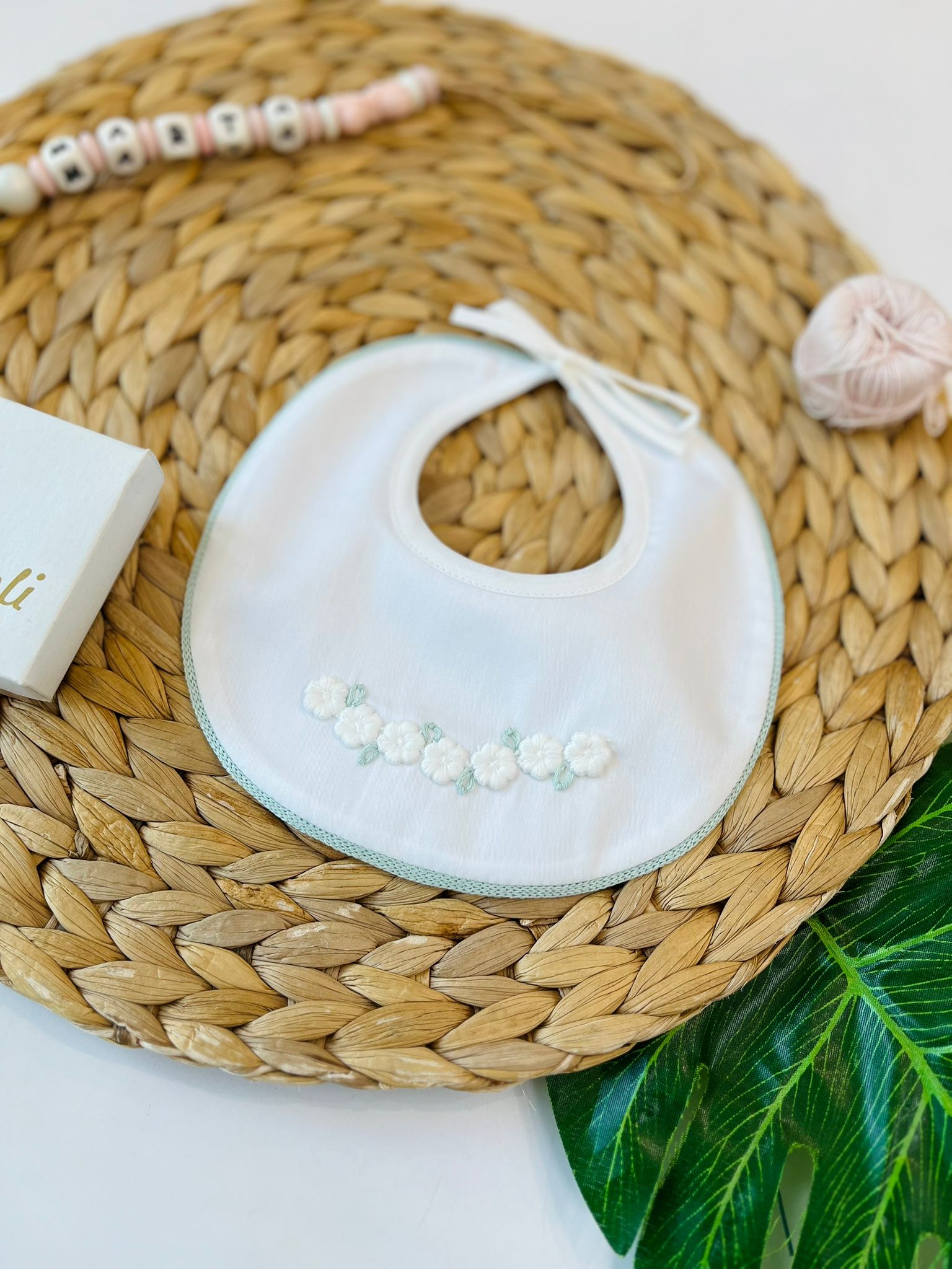 BAVETTO CON ROSELLINE 100 % COTONE BIANCO VERDE - Noi da piccoli