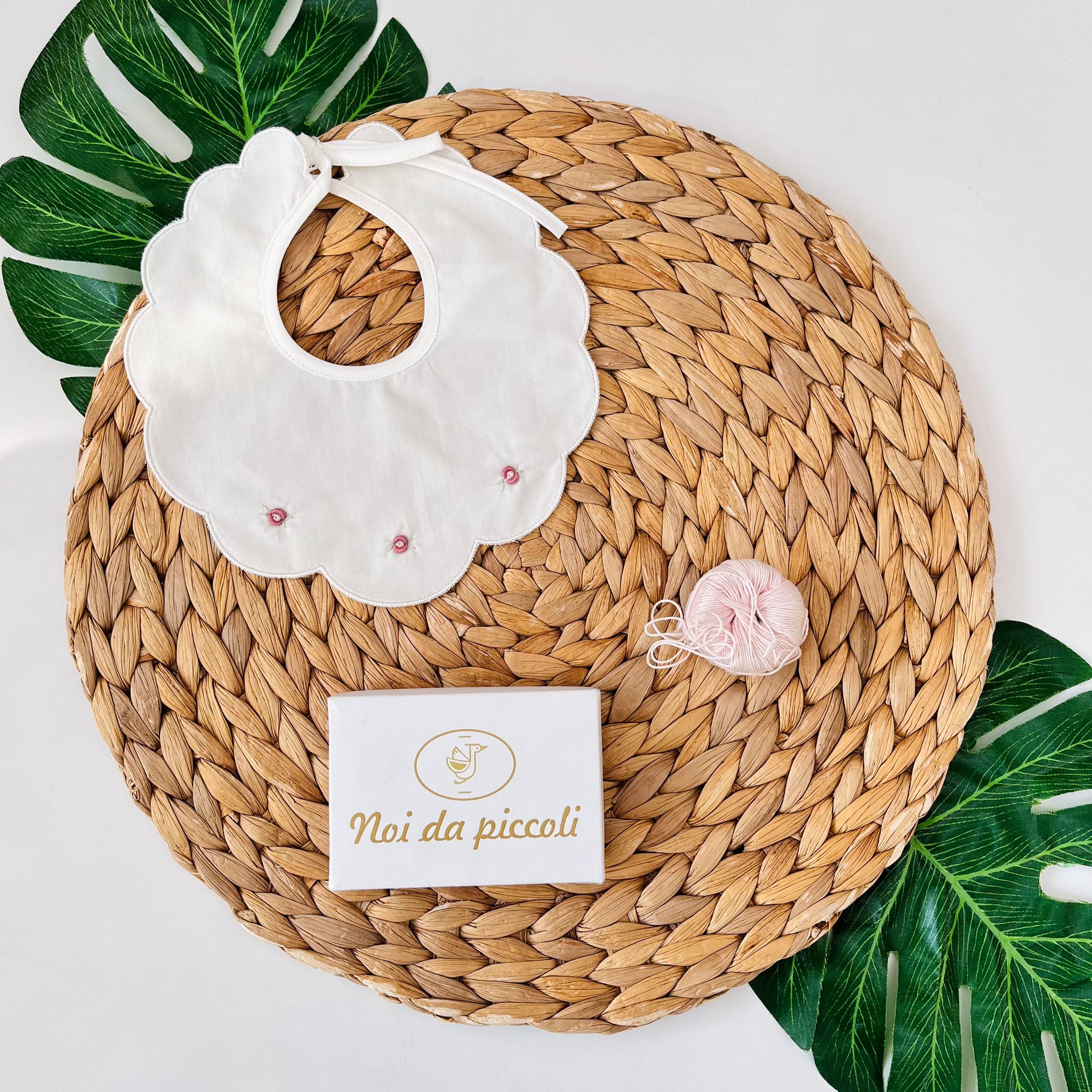 BAVETTO CON ROSELLINE PUNTO VAPORE BIANCO - Noi da piccoli