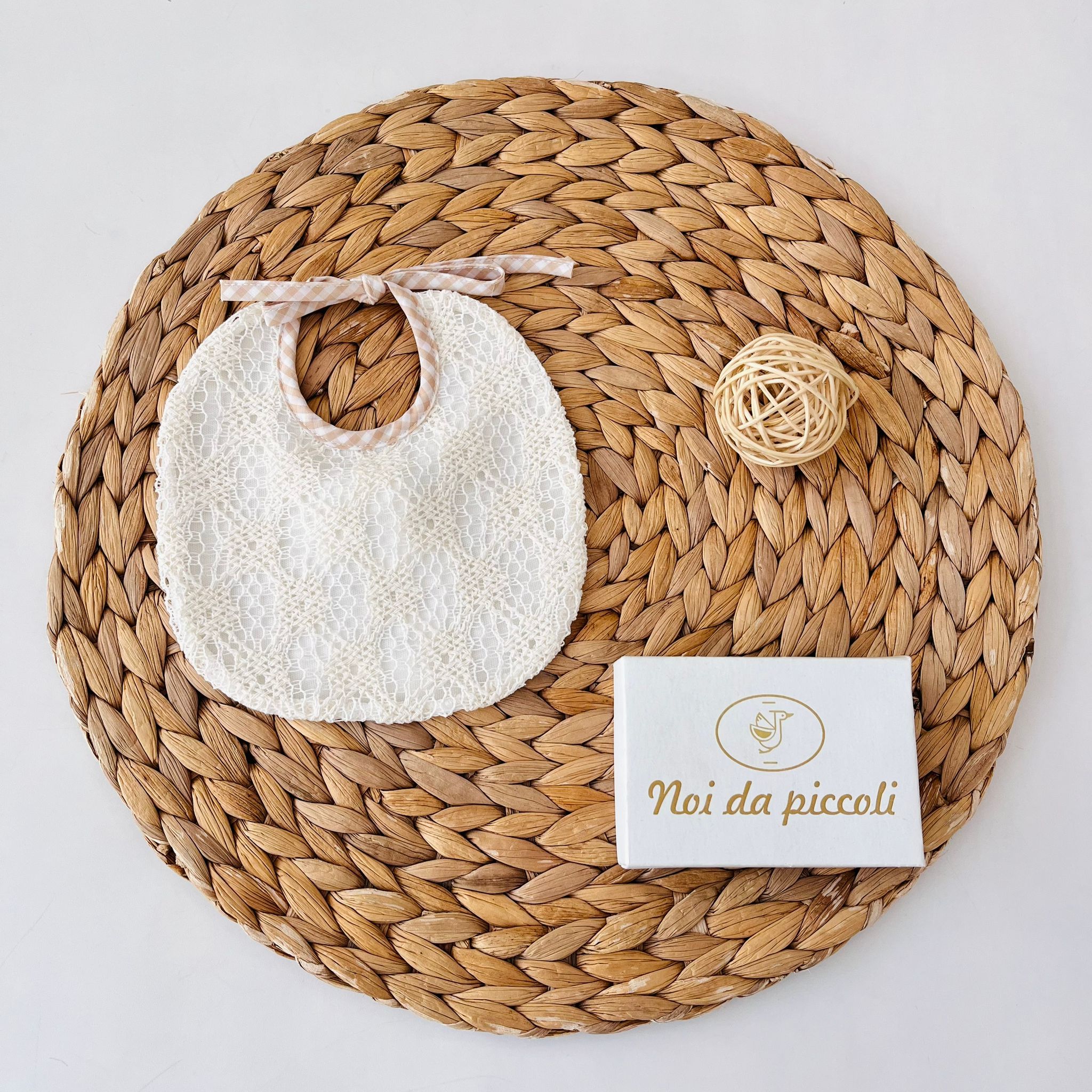 BAVETTO MACRAME' 100 % COTONE BEIGE - Noi da piccoli