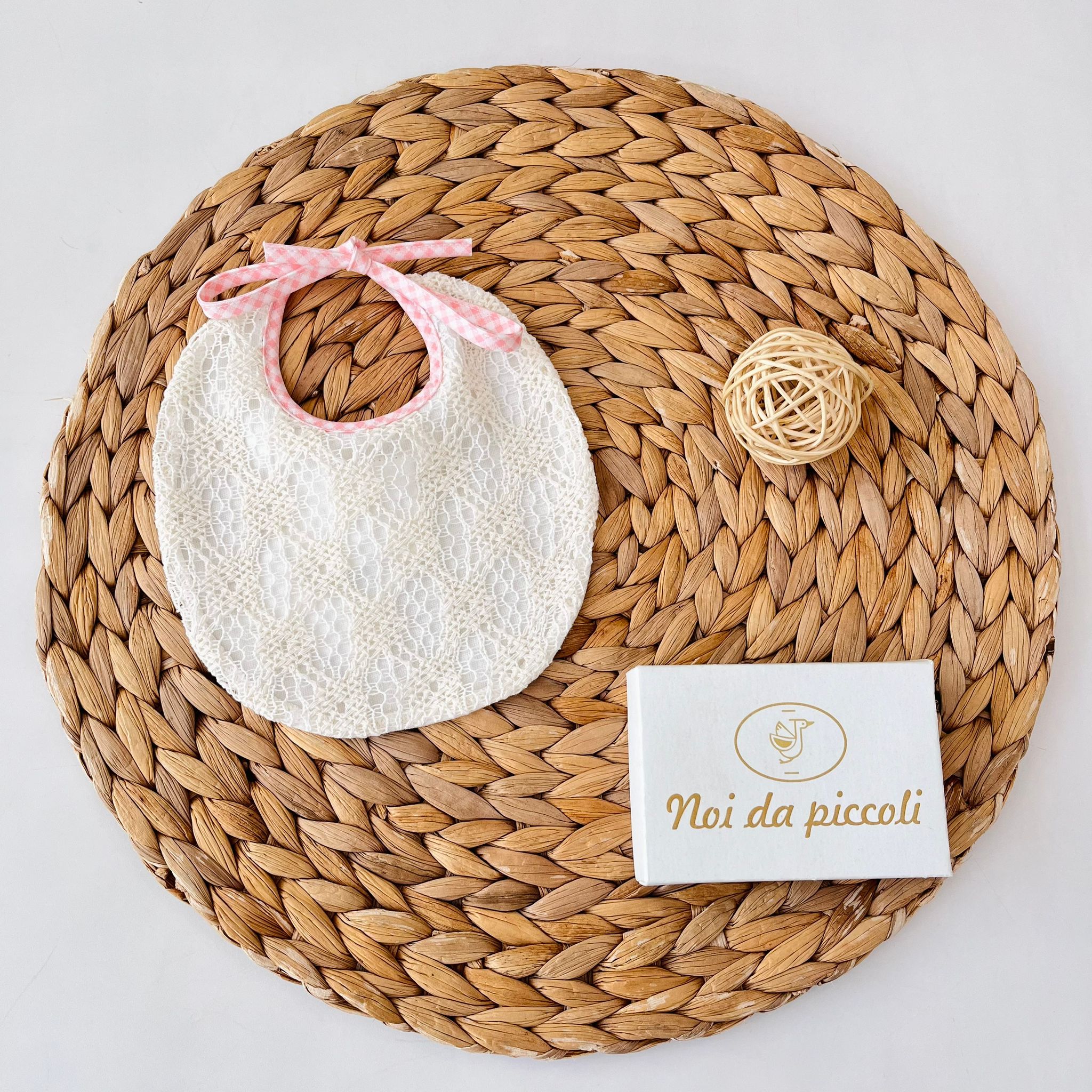 BAVETTO MACRAME' 100 % COTONE ROSA - Noi da piccoli